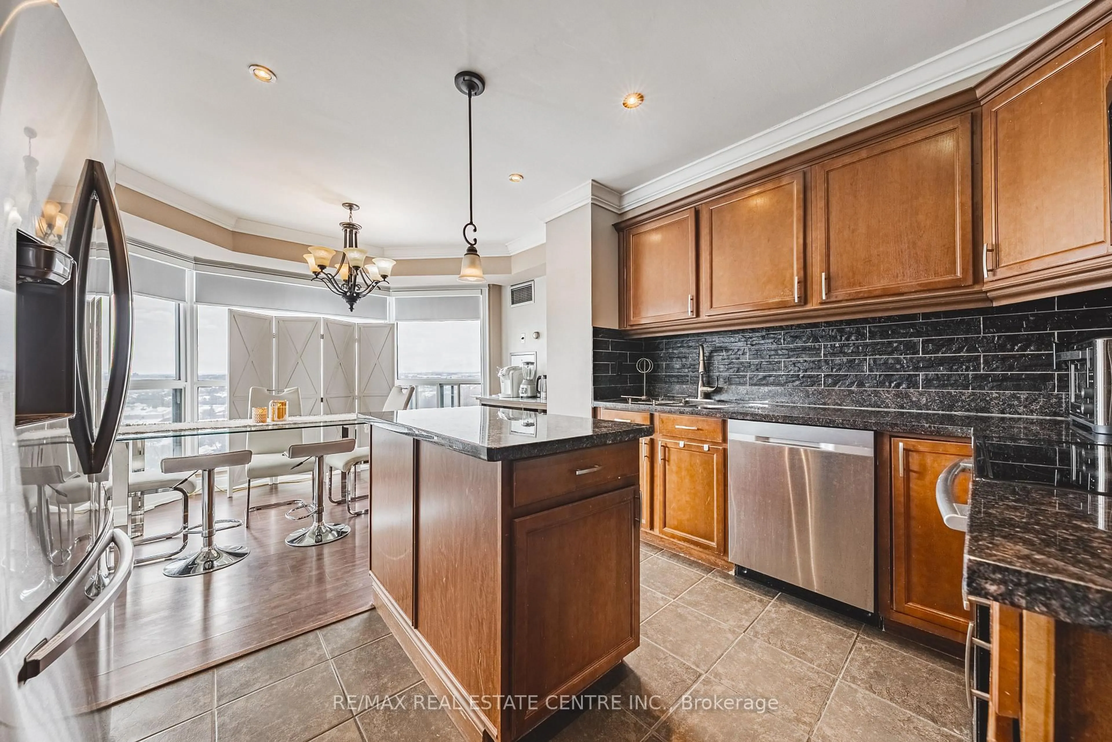 Open concept kitchen, ceramic/tile floor for 2155 Burnhamthorpe Rd #Ph1904, Mississauga Ontario L5L 5P4