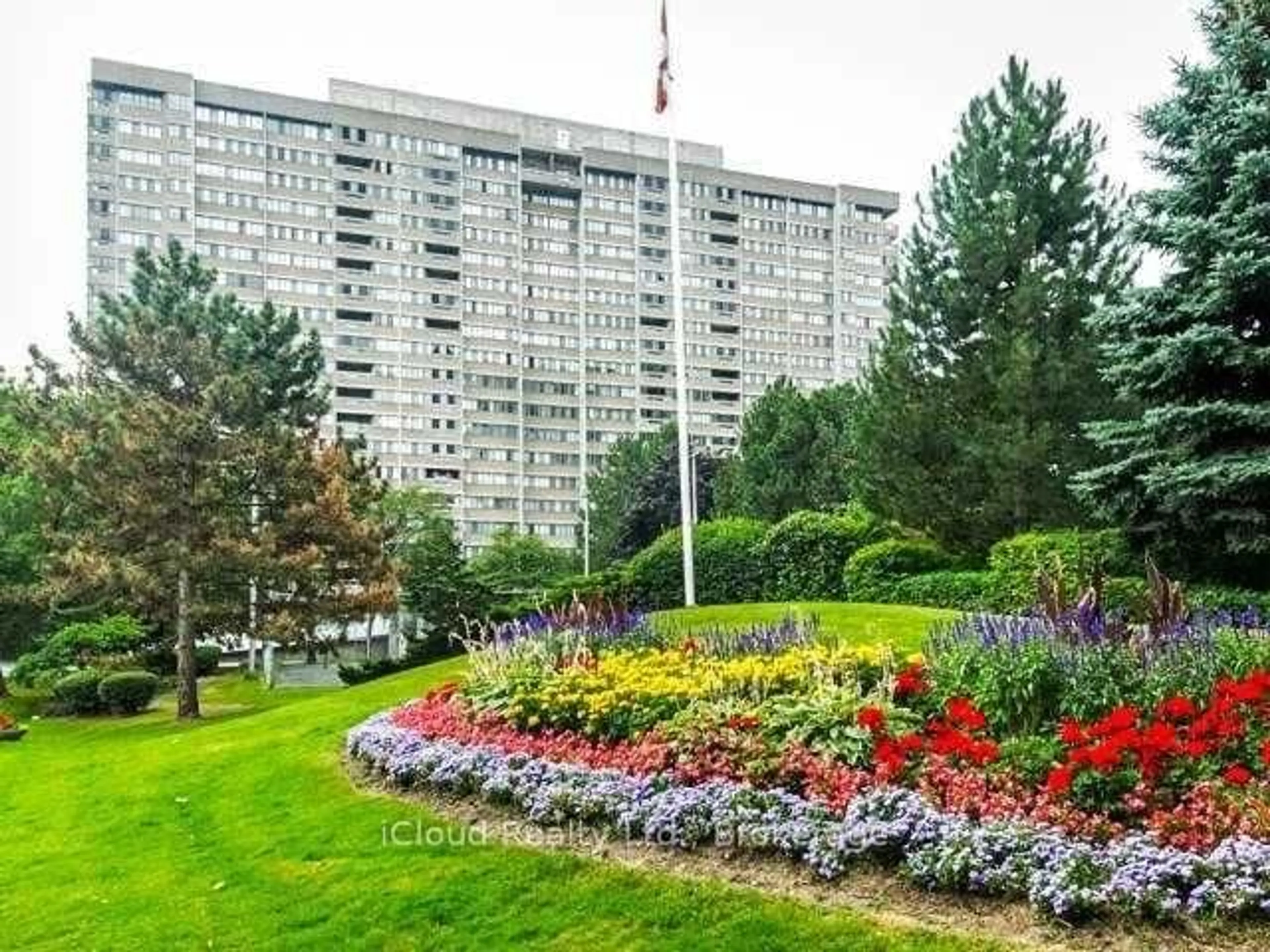 Patio, unknown for 50 Elm Dr #1605, Mississauga Ontario L5A 3X2