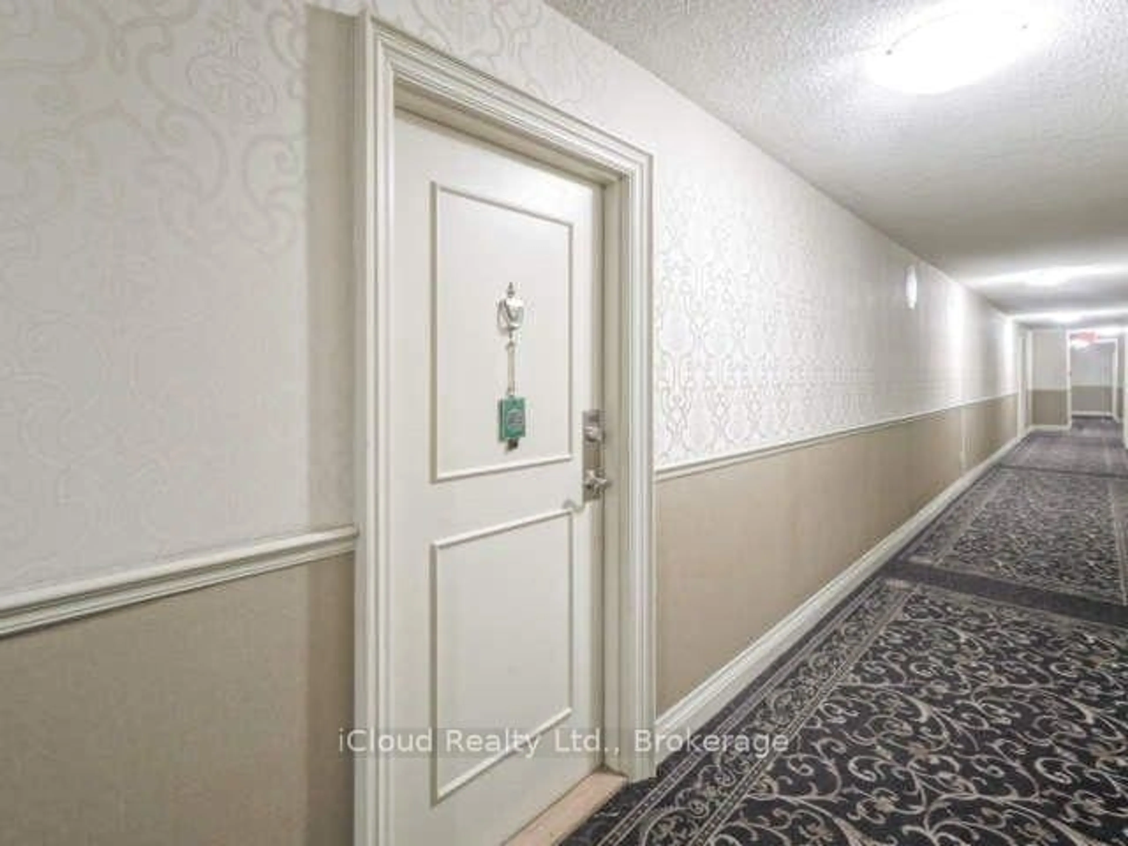 Indoor foyer for 50 Elm Dr #1605, Mississauga Ontario L5A 3X2