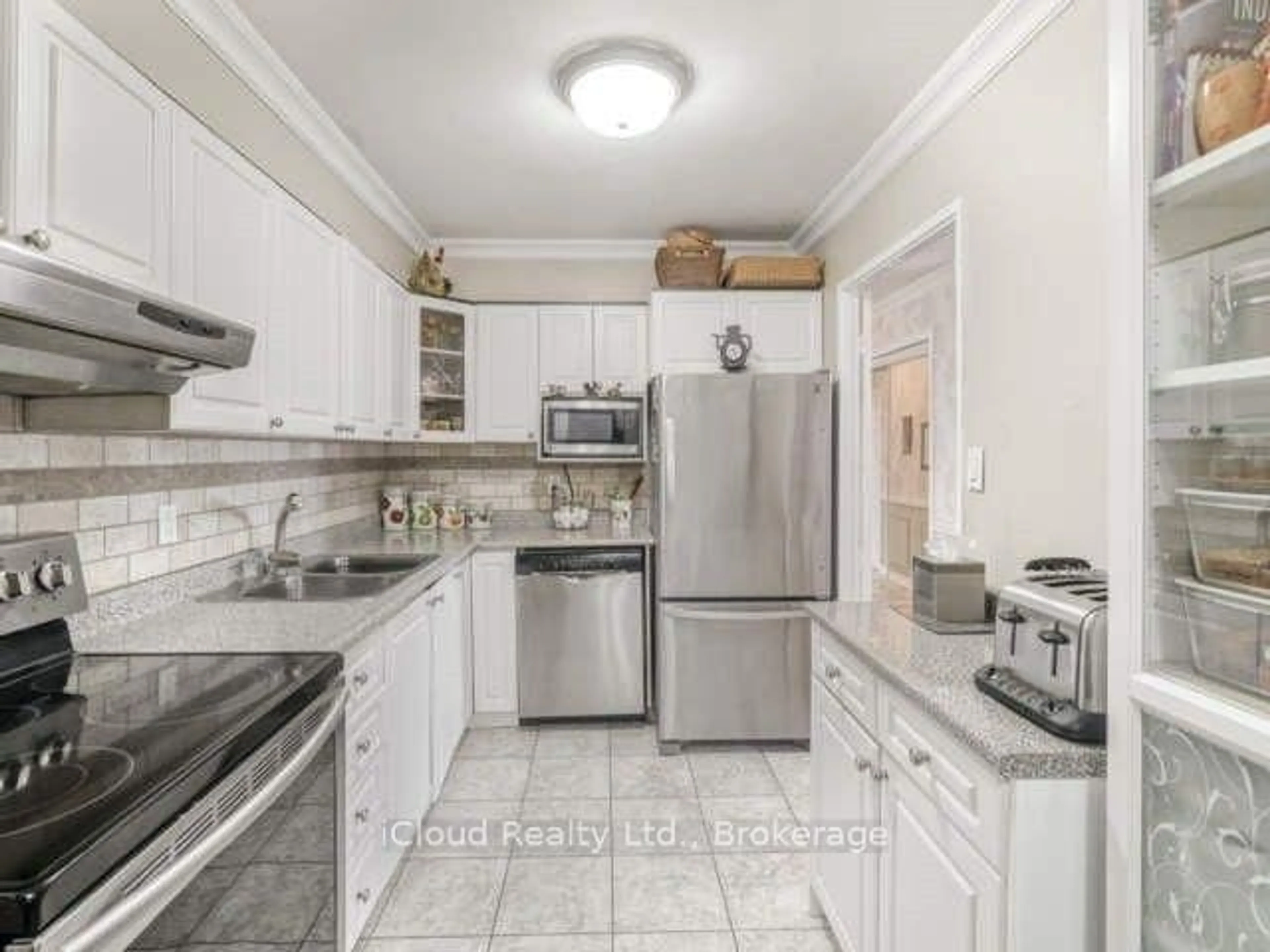 Standard kitchen, ceramic/tile floor for 50 Elm Dr #1605, Mississauga Ontario L5A 3X2