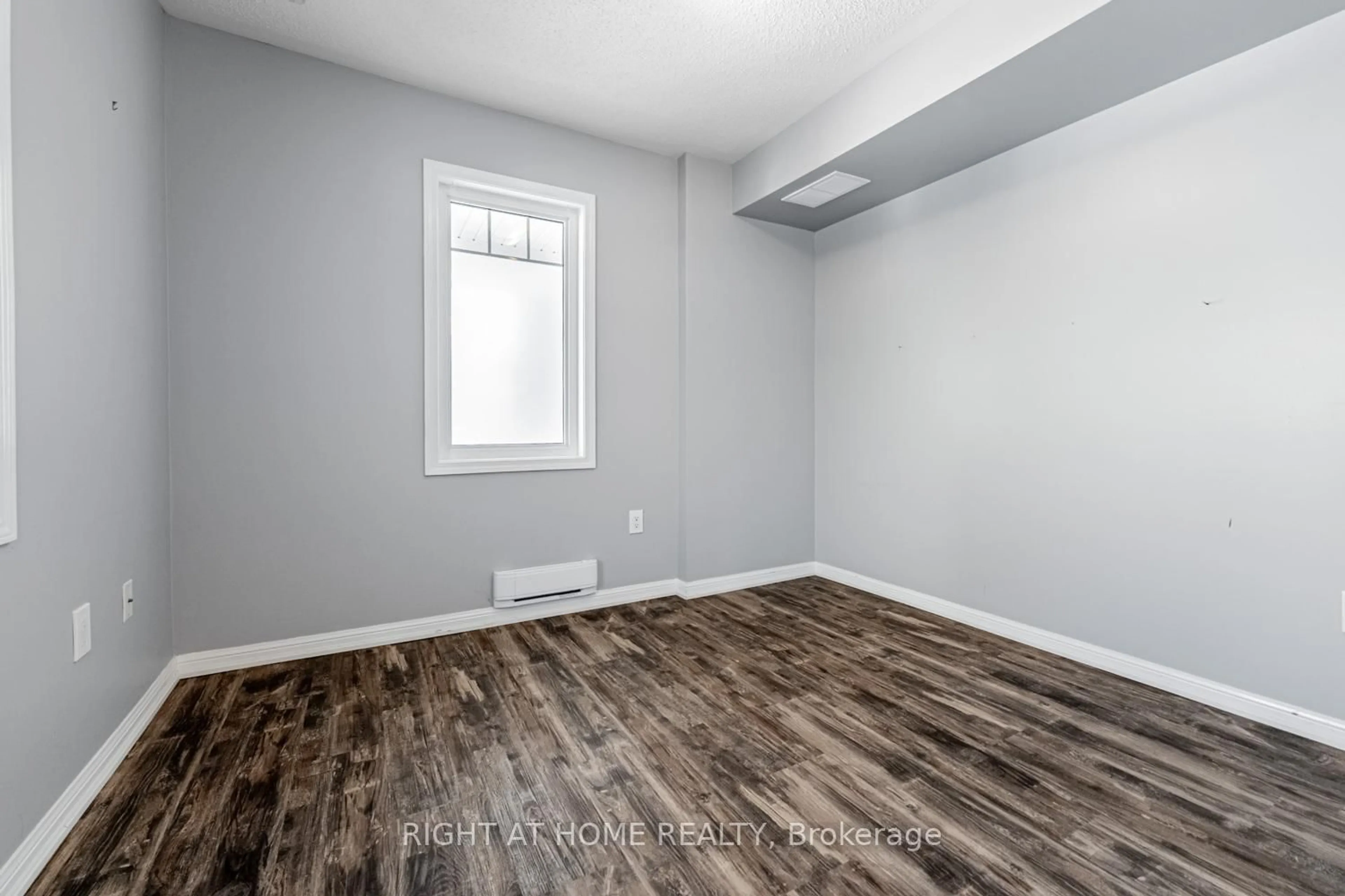A pic of a room for 533 Cavanagh Lane, Milton Ontario L9T 8G4