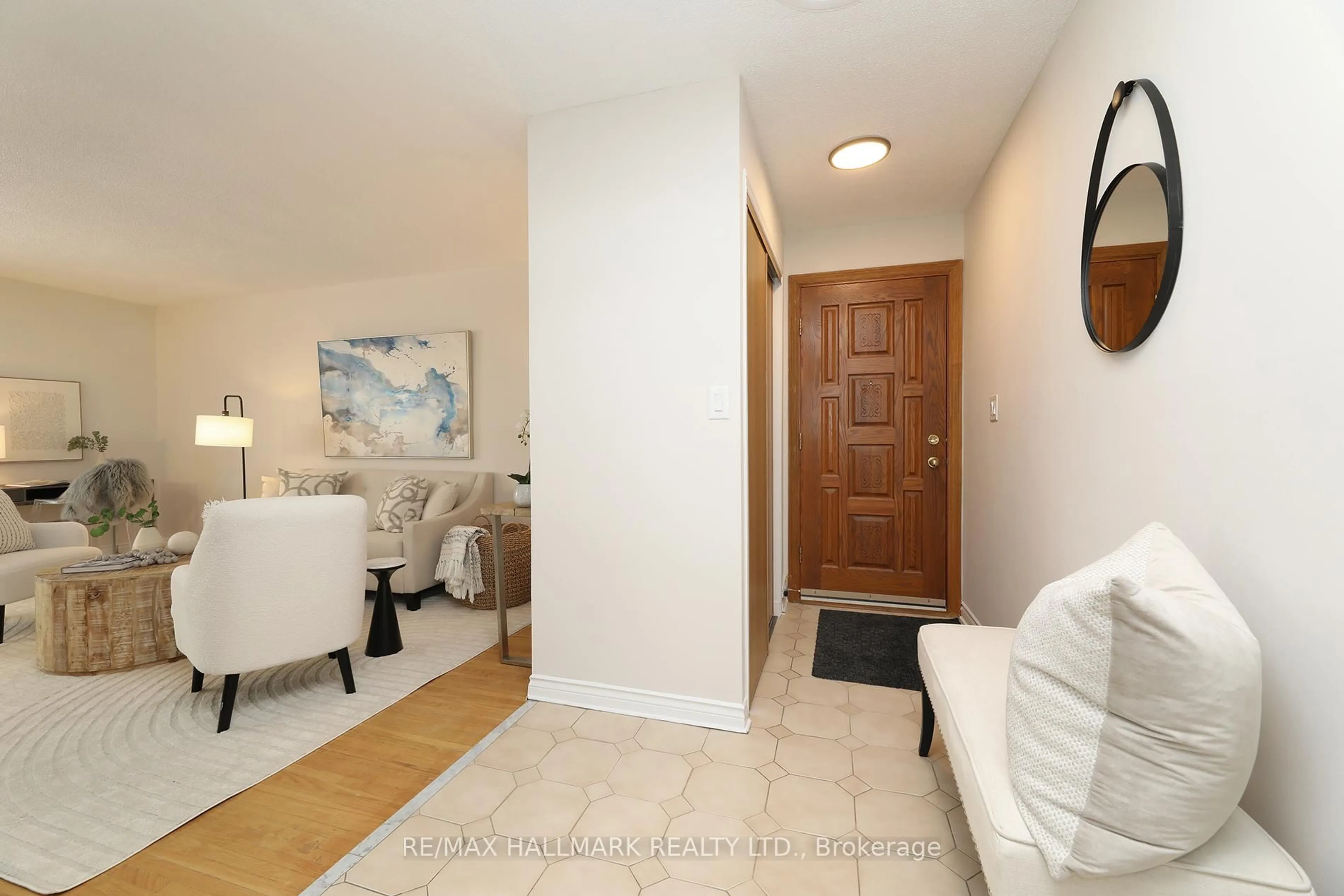 Indoor entryway for 70 Lavington Dr, Toronto Ontario M9R 2H4