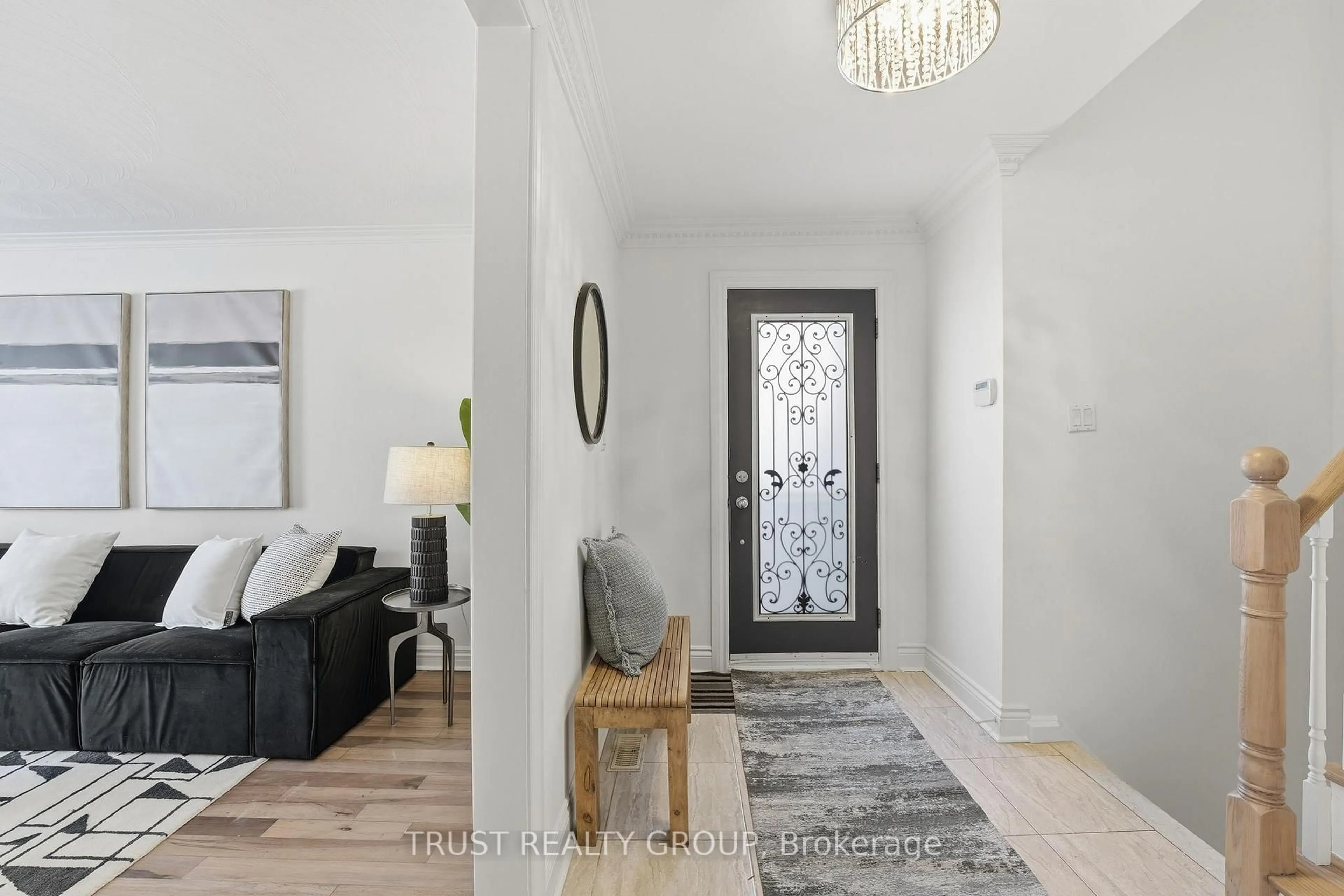 Indoor entryway for 9 Del Ria Dr, Toronto Ontario M6L 1L9