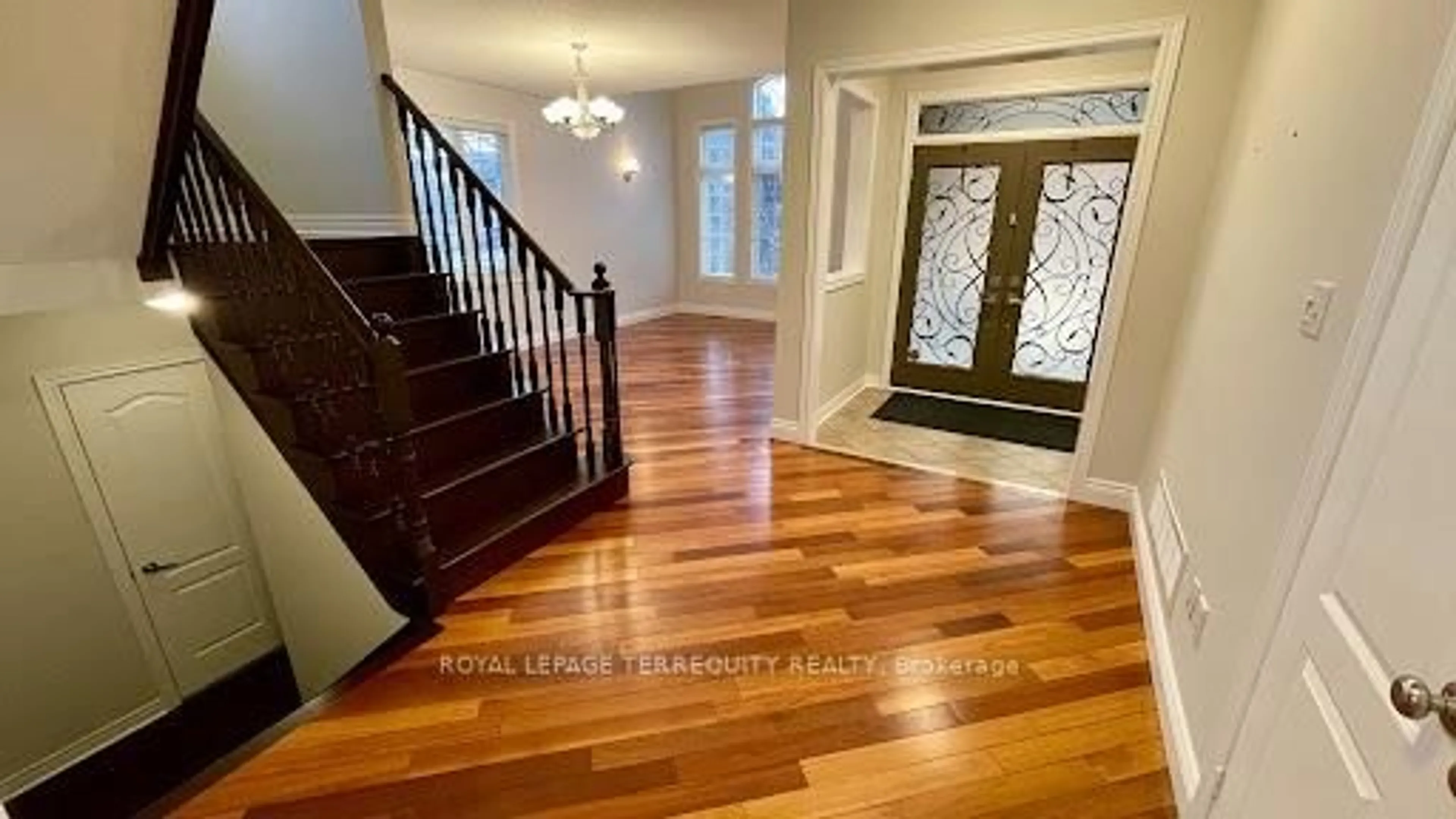 Indoor entryway for 2089 Blackforest Cres, Oakville Ontario L6M 4T5