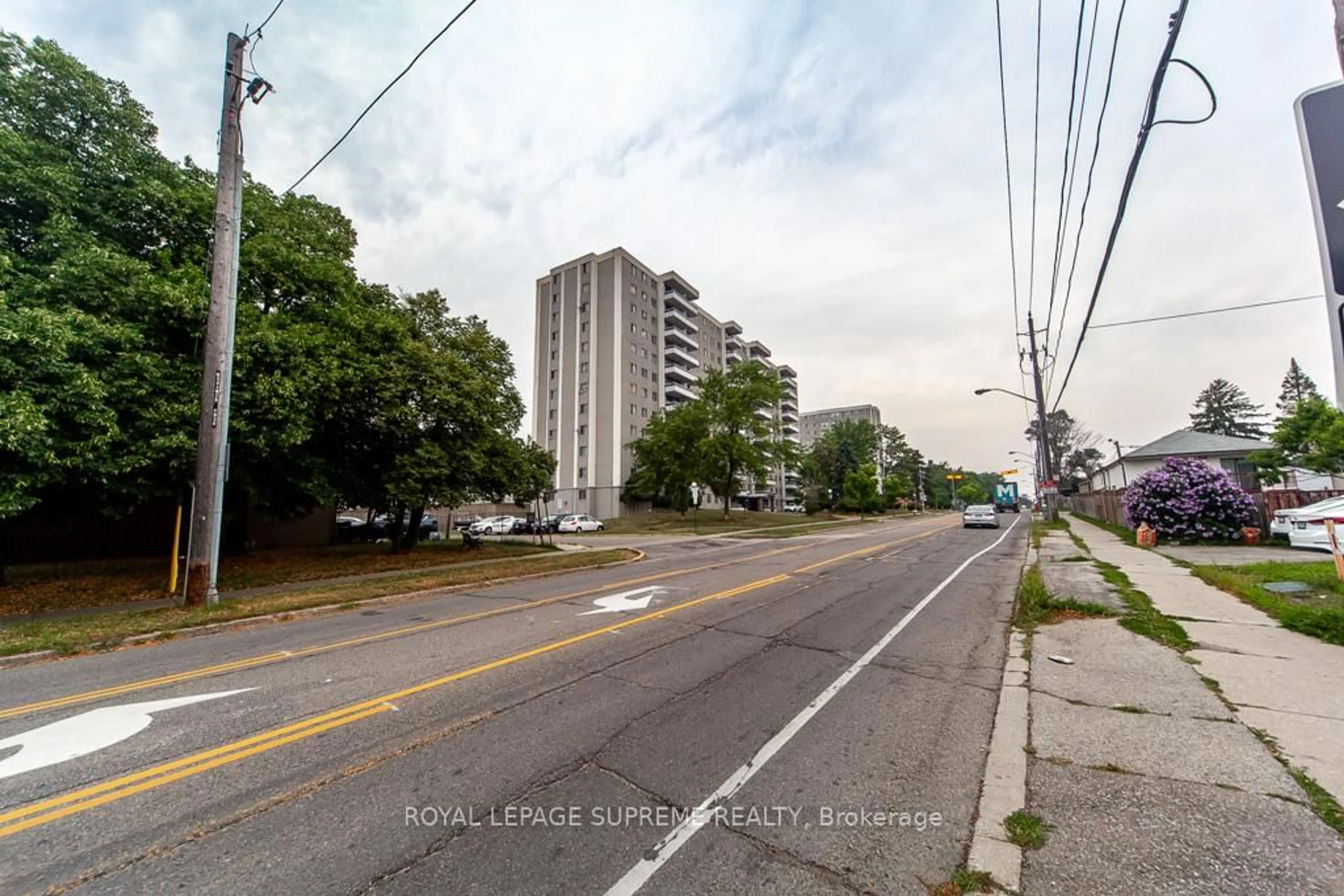 Blurry image for 940 Caledonia Rd #908, Toronto Ontario M6B 3Y4