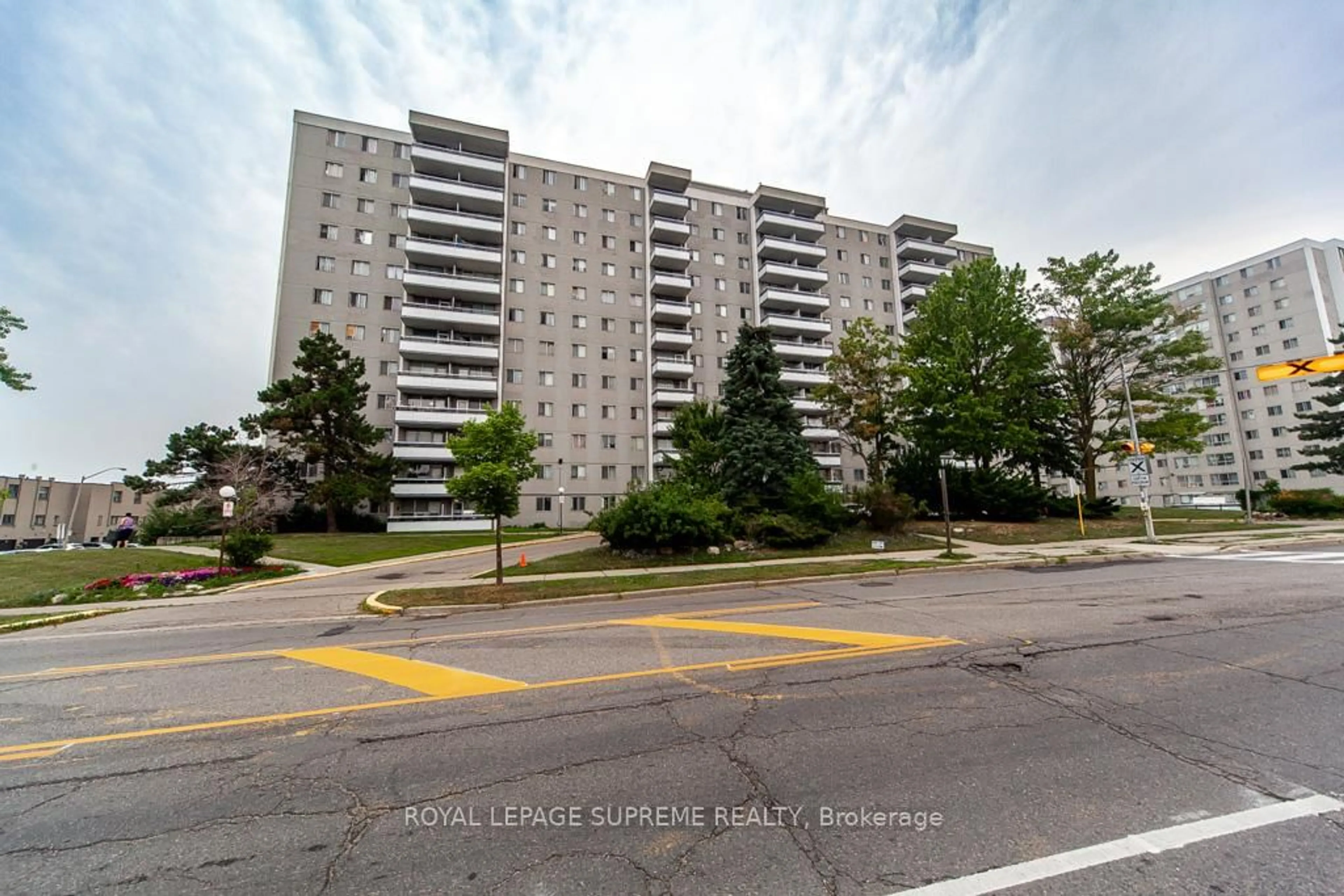 Unknown for 940 Caledonia Rd #908, Toronto Ontario M6B 3Y4