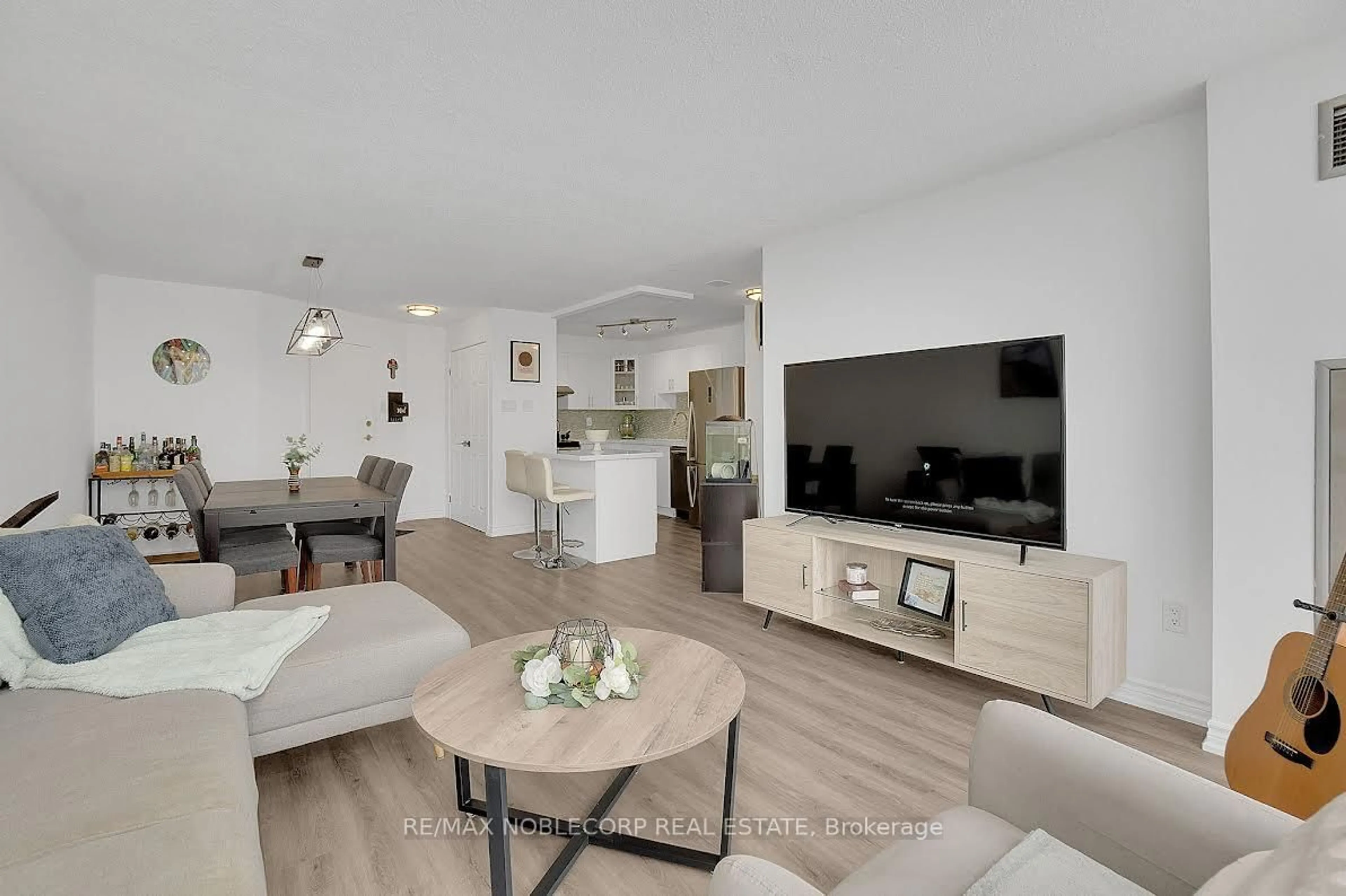 Living room with furniture, unknown for 4205 Shipp Dr #1902, Mississauga Ontario L4Z 2Y8