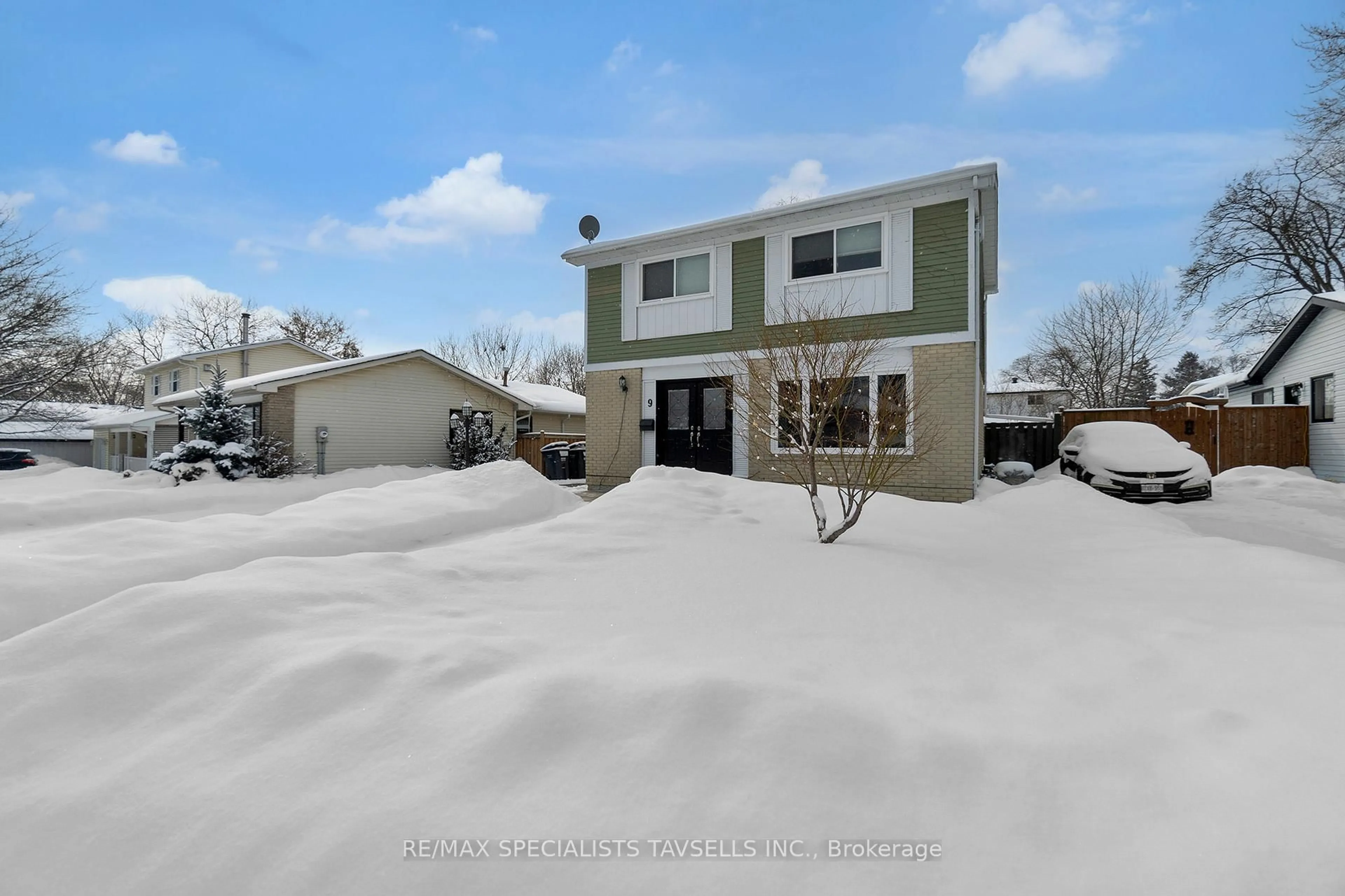 A pic from outside/outdoor area/front of a property/back of a property/a pic from drone, street for 9 Pennywood Rd, Brampton Ontario L6V 2J6