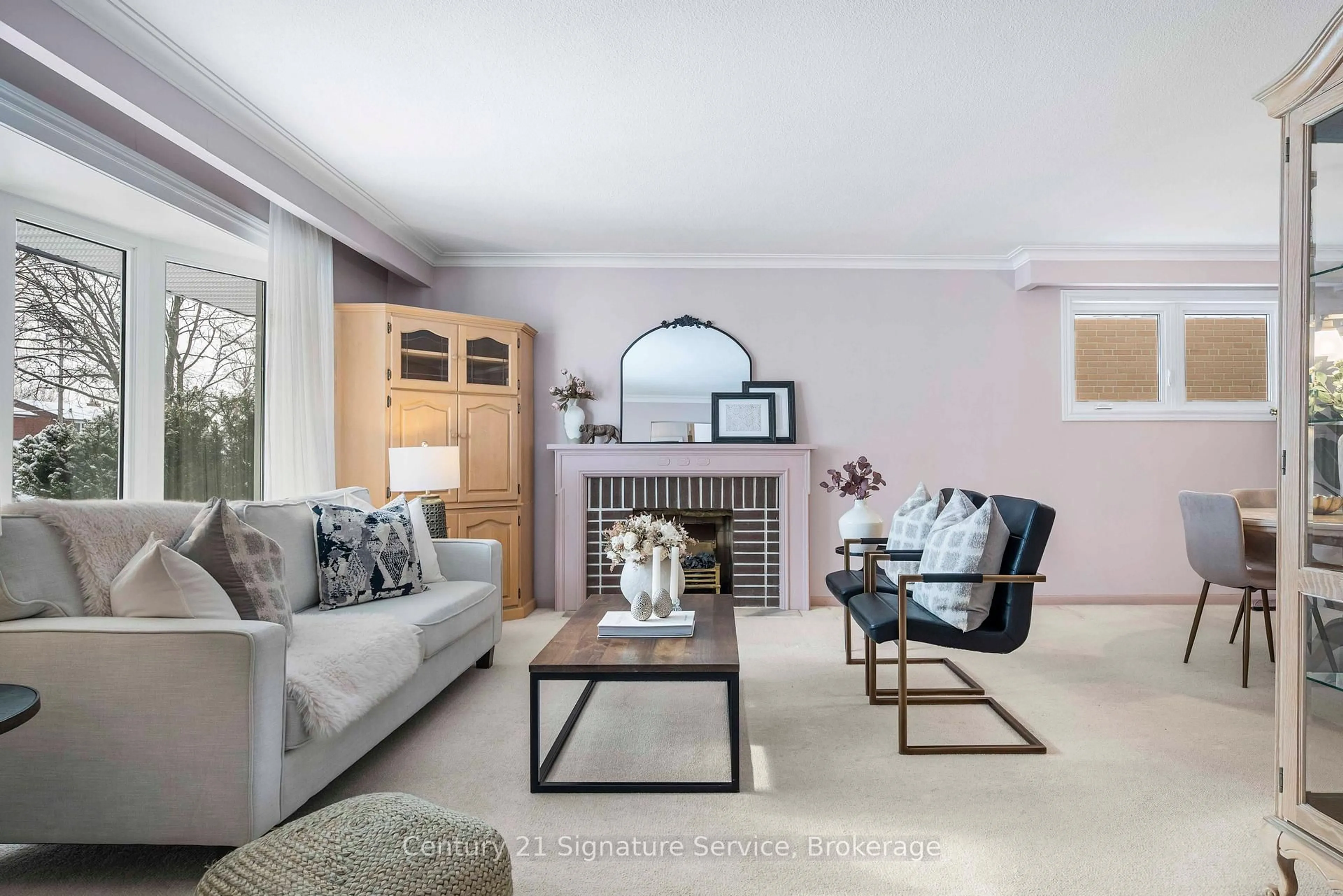 Living room with furniture, unknown for 1549 Sherway Dr, Mississauga Ontario L4X 1C5