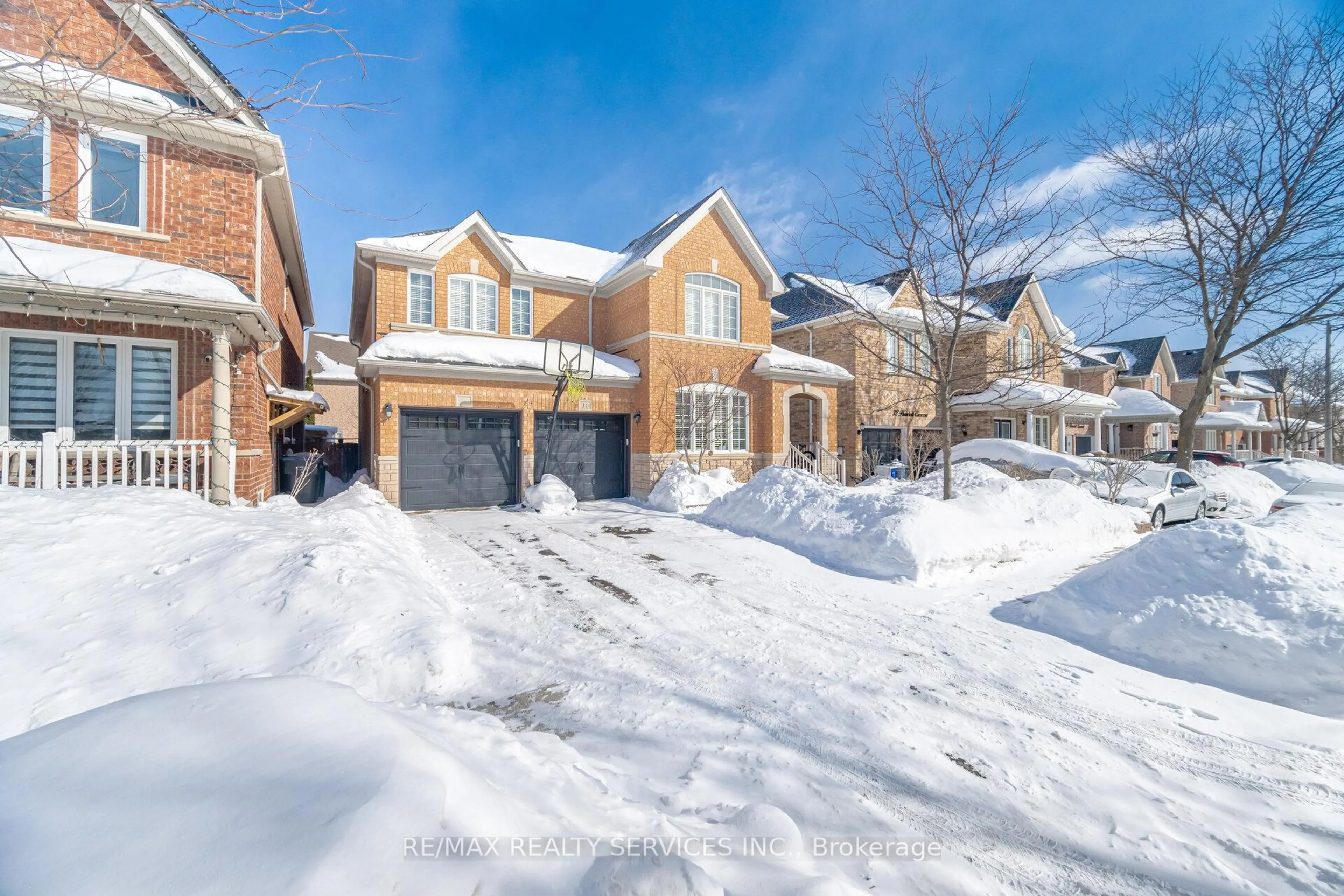 A pic from outside/outdoor area/front of a property/back of a property/a pic from drone, street for 30 Humbolt Cres, Brampton Ontario L7A 3G7