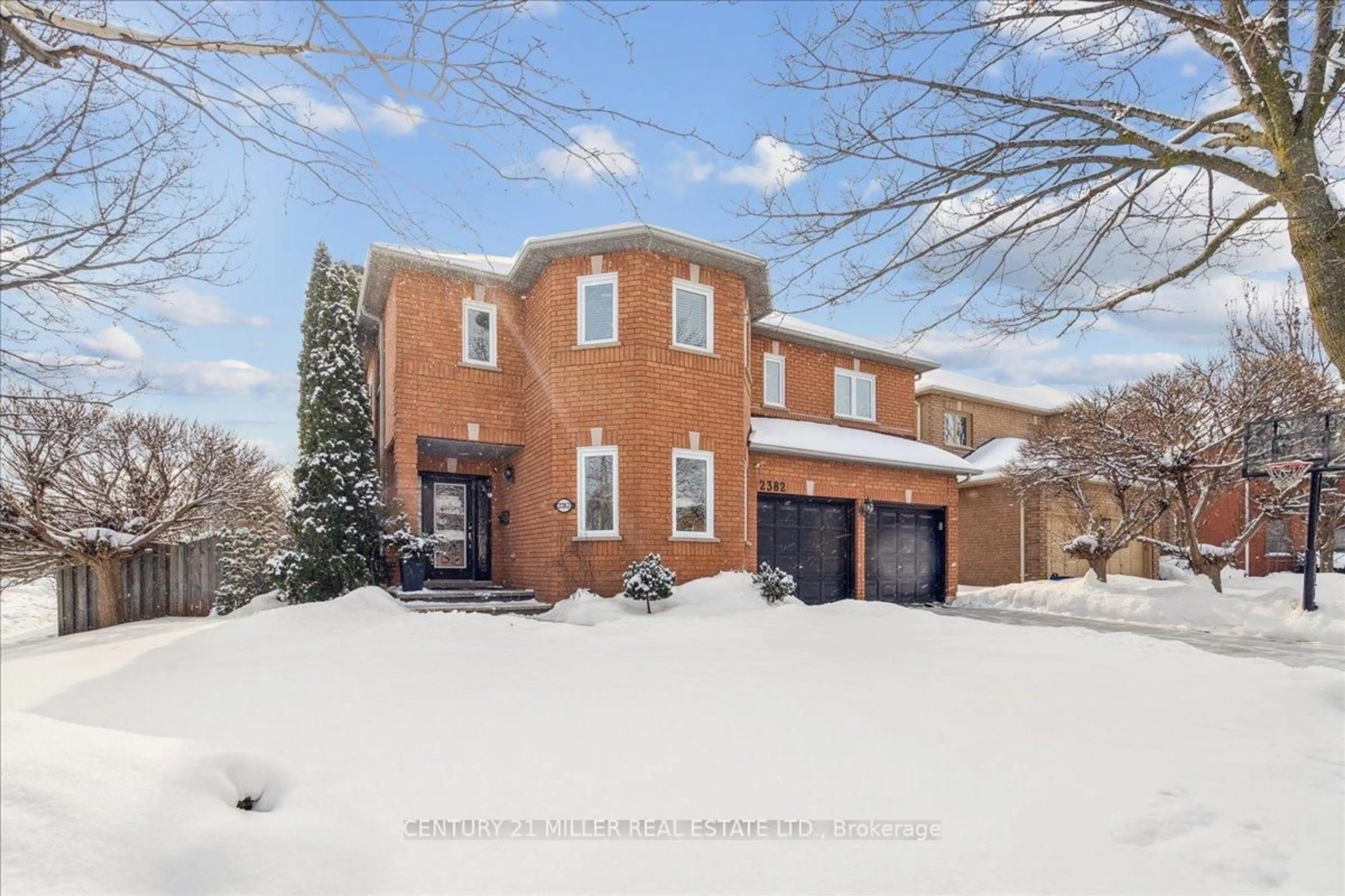 Home with brick exterior material, street for 2382 Towne Blvd, Oakville Ontario L6H 5X6