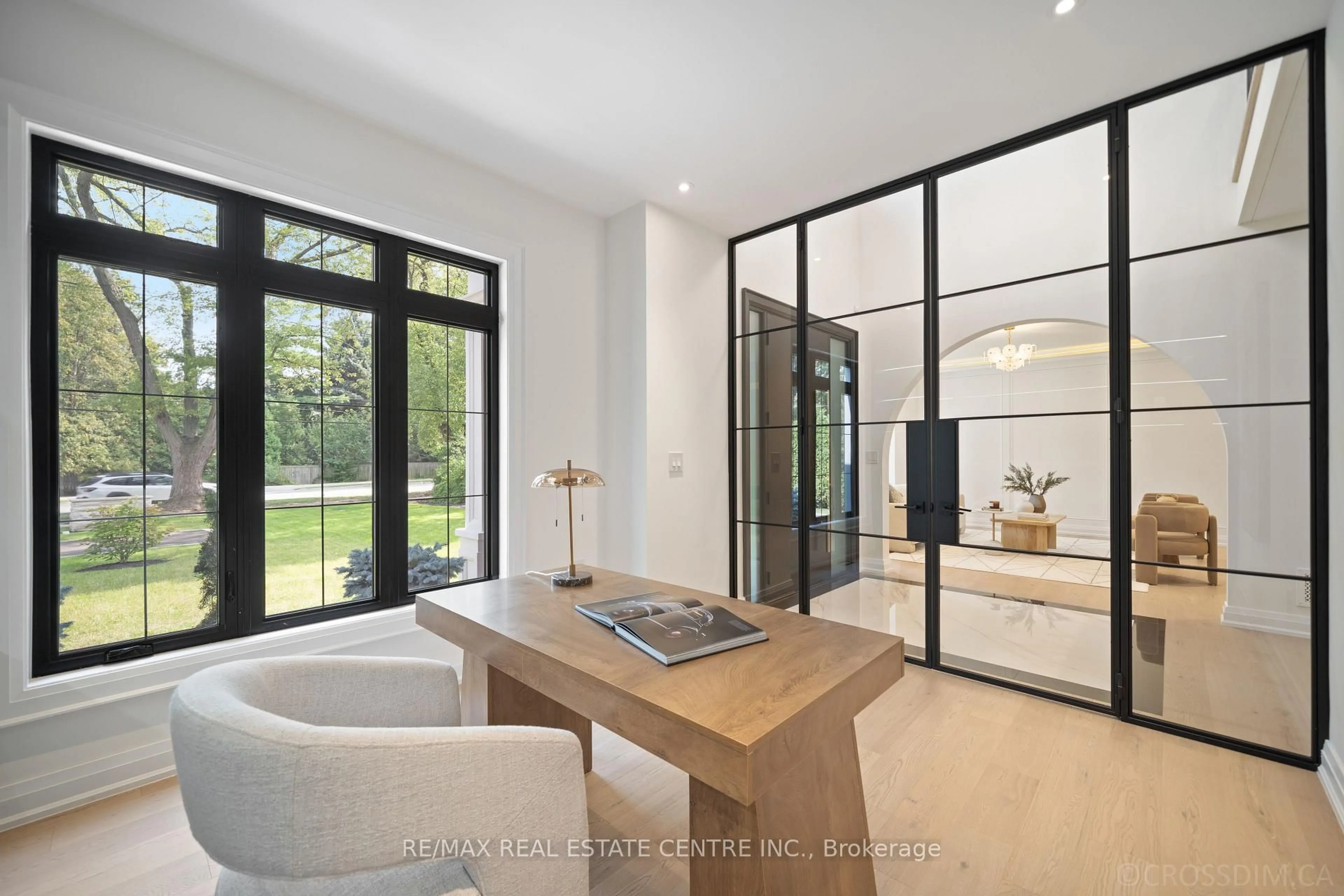 Indoor entryway for 1065 Rebecca St, Oakville Ontario L6L 1Y6