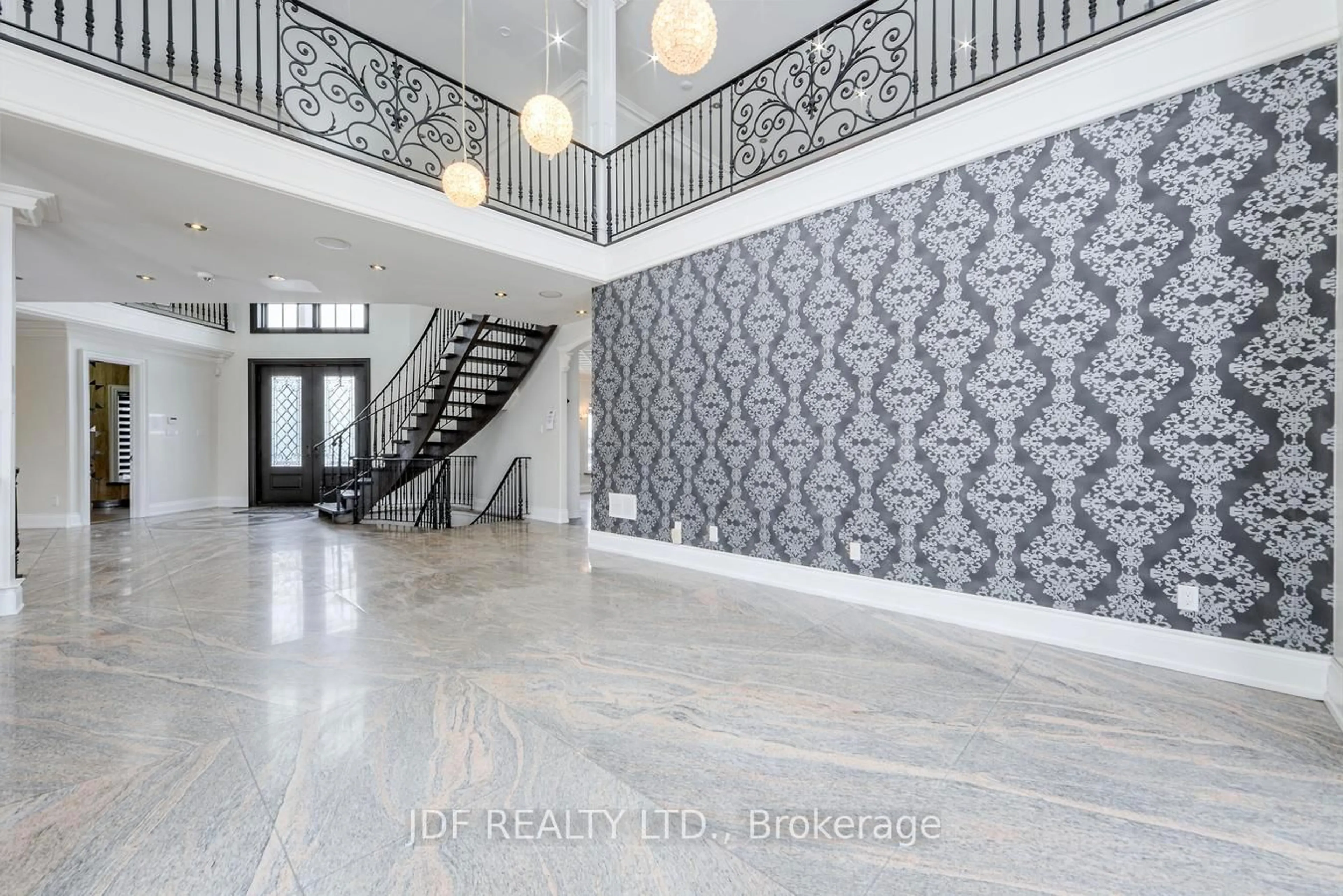 Indoor foyer for 18 Cheval Crt, Brampton Ontario L6P 0E3