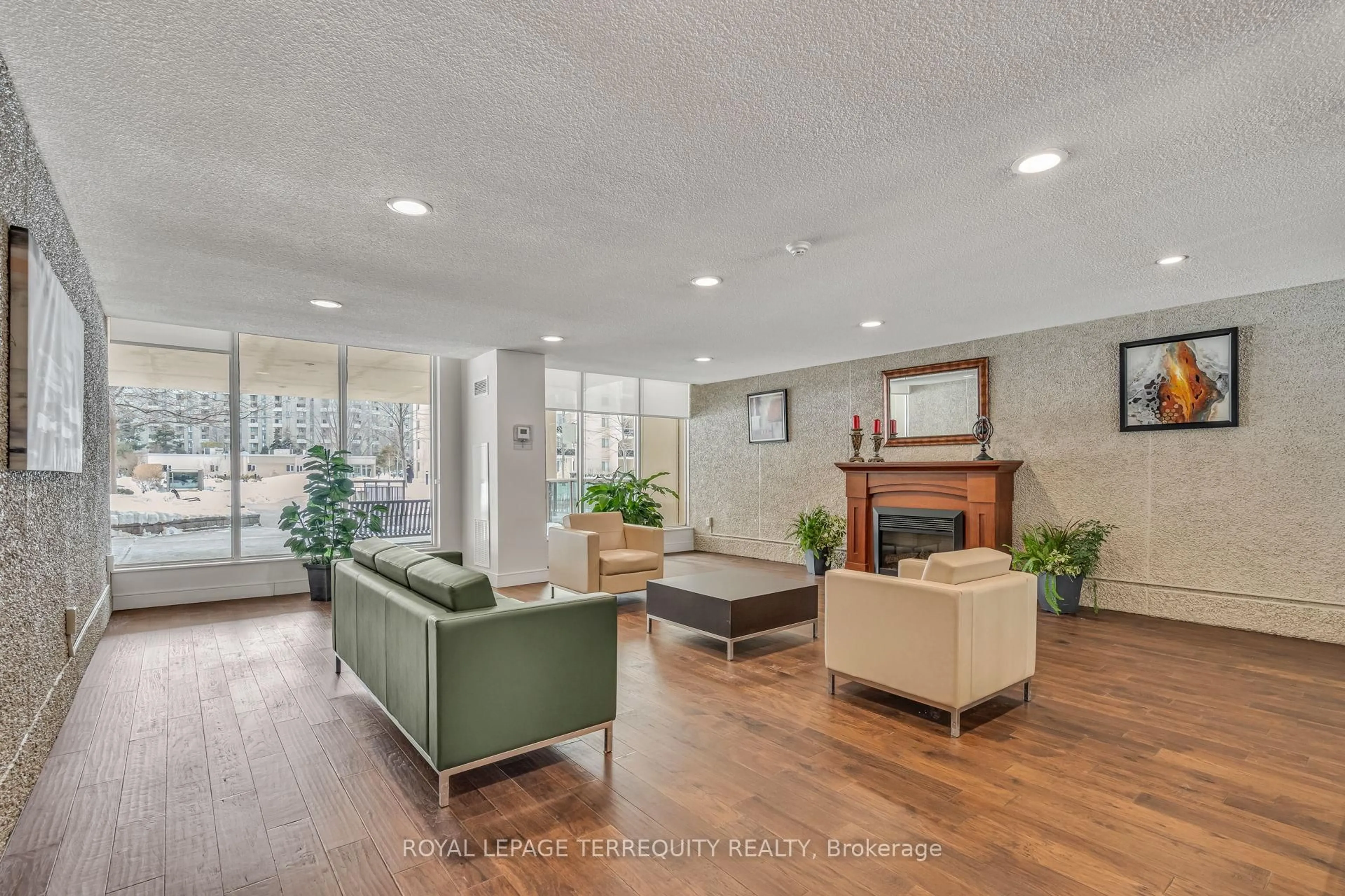 Unknown for 812 Burnhamthorpe Rd #410, Toronto Ontario M9C 4W1