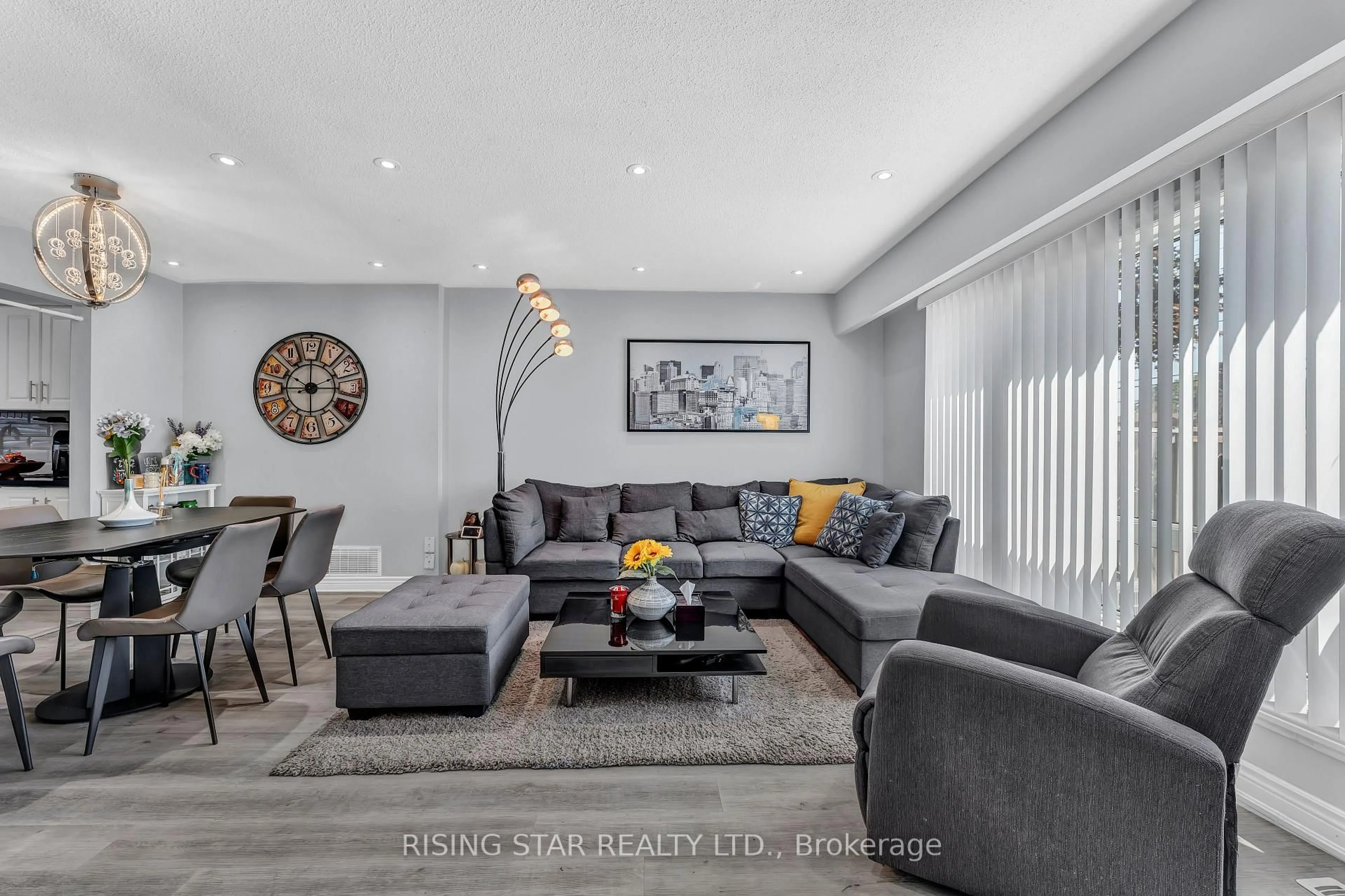 Living room with furniture, unknown for 7440 GOREWAY Dr #2, Mississauga Ontario L4T 2V2