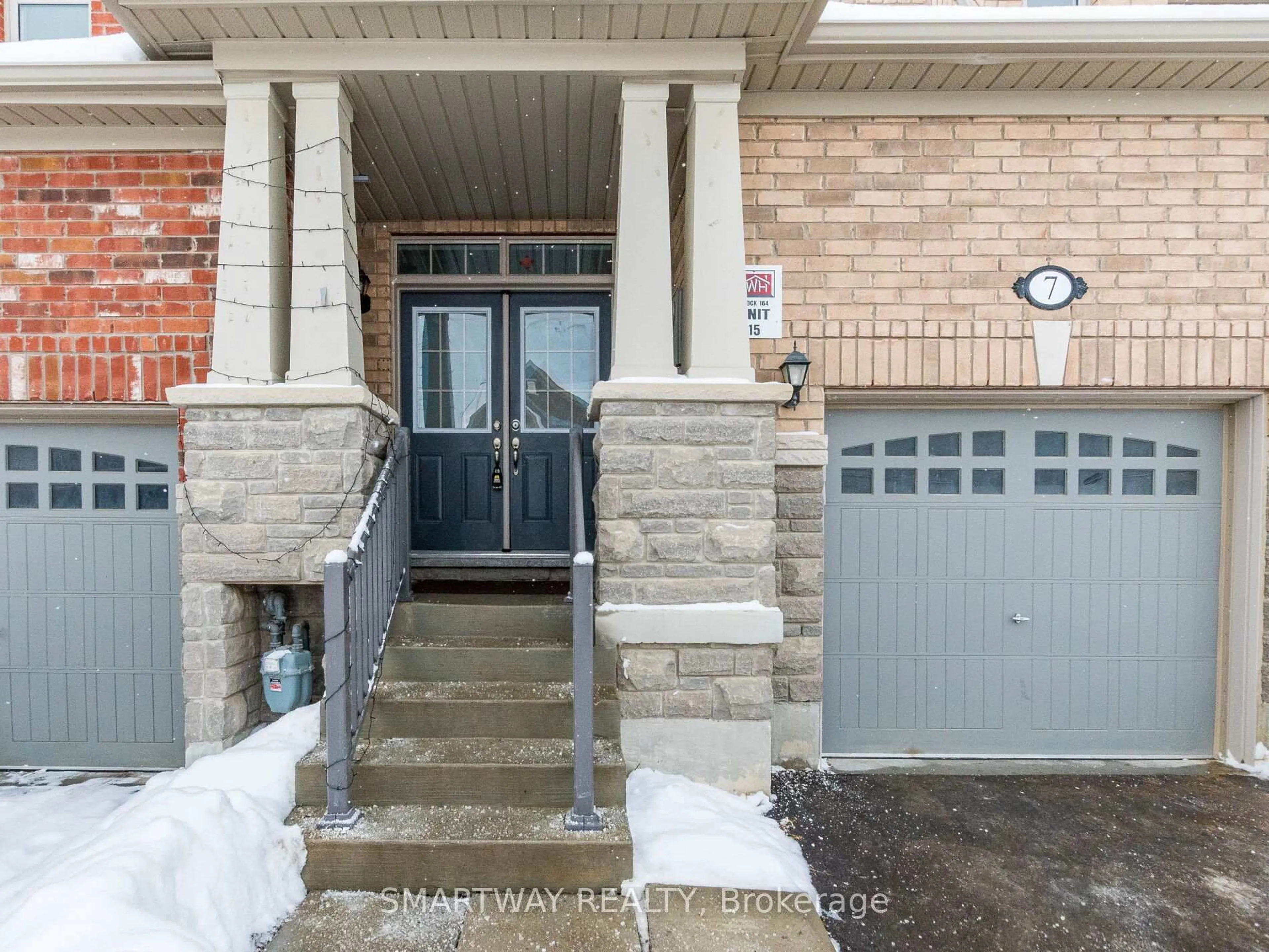 Indoor entryway for 7 Bushwood Tr, Brampton Ontario L7A 5J7