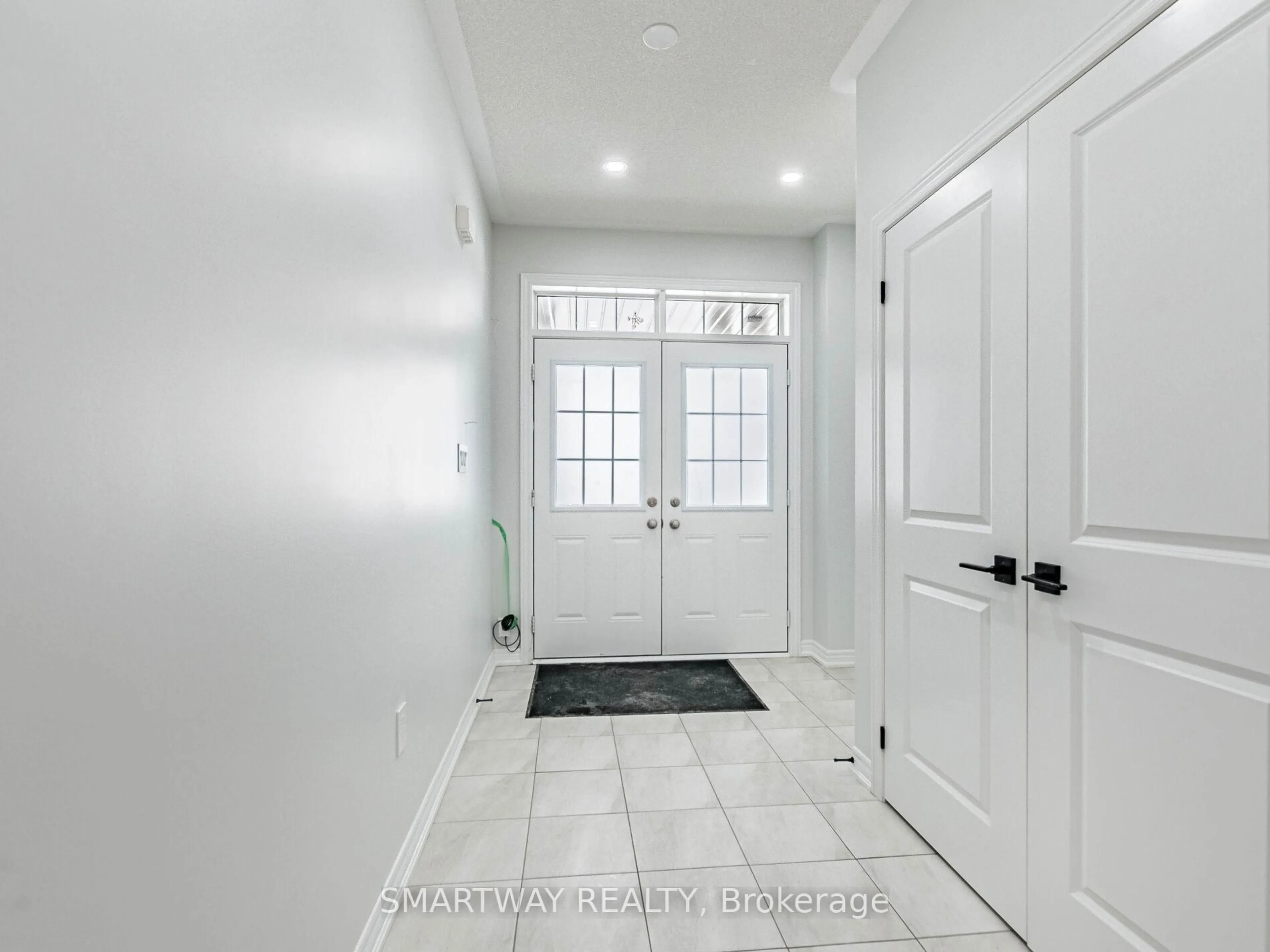 Indoor entryway for 7 Bushwood Tr, Brampton Ontario L7A 5J7