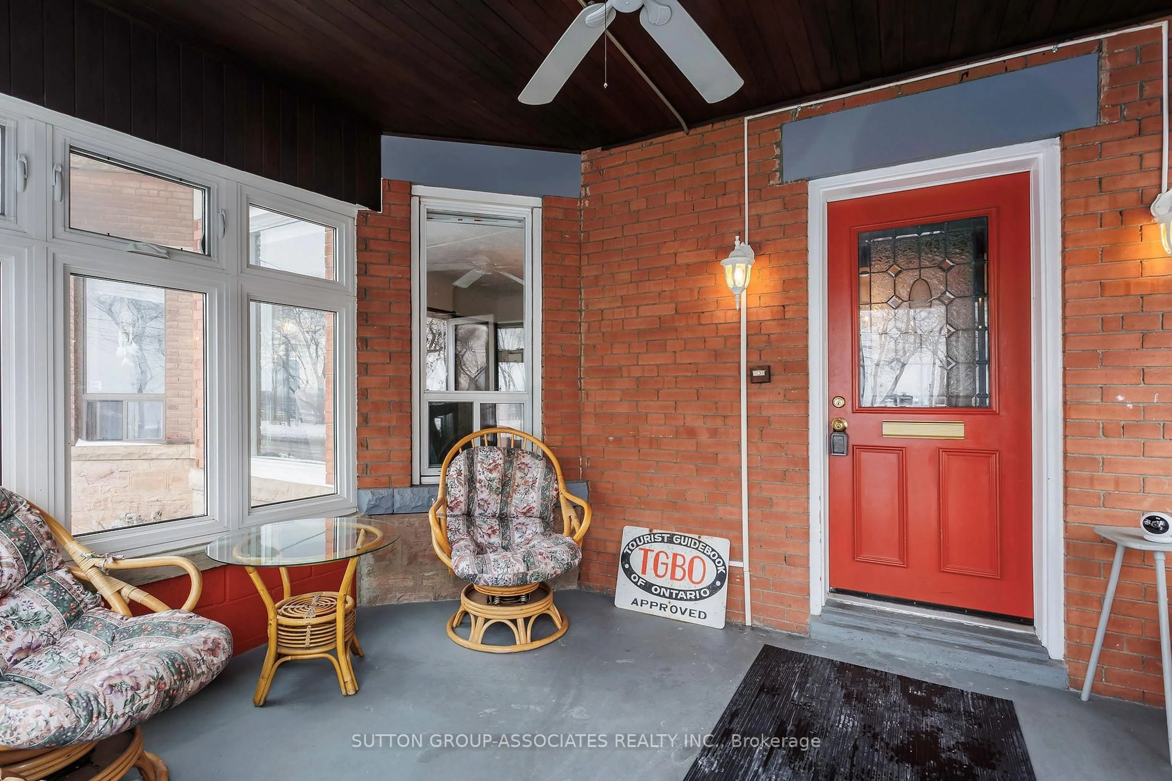 Indoor entryway for 1546 King St, Toronto Ontario M6K 1J6