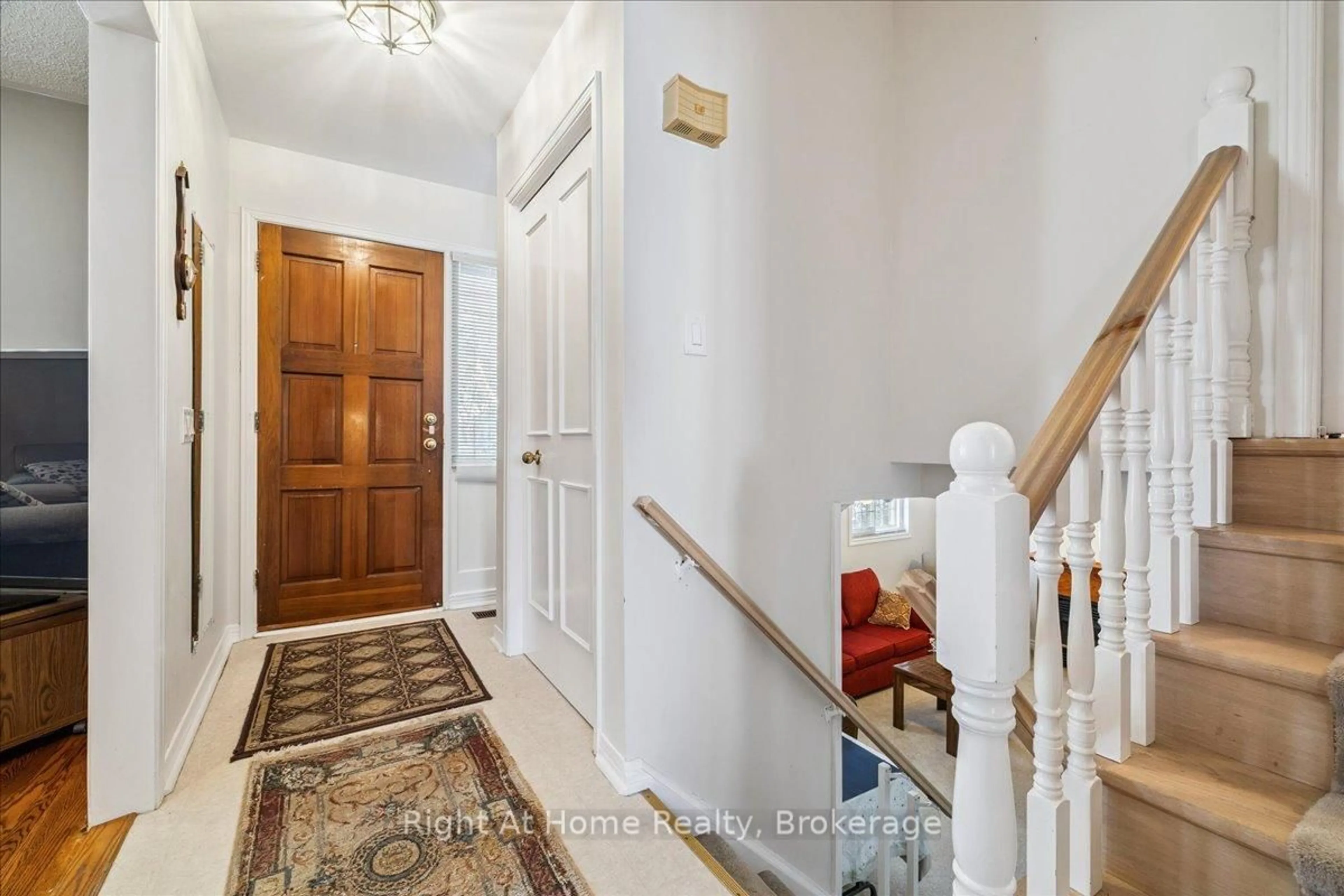 Indoor entryway for 251 Elmwood Rd, Oakville Ontario L6K 2A9