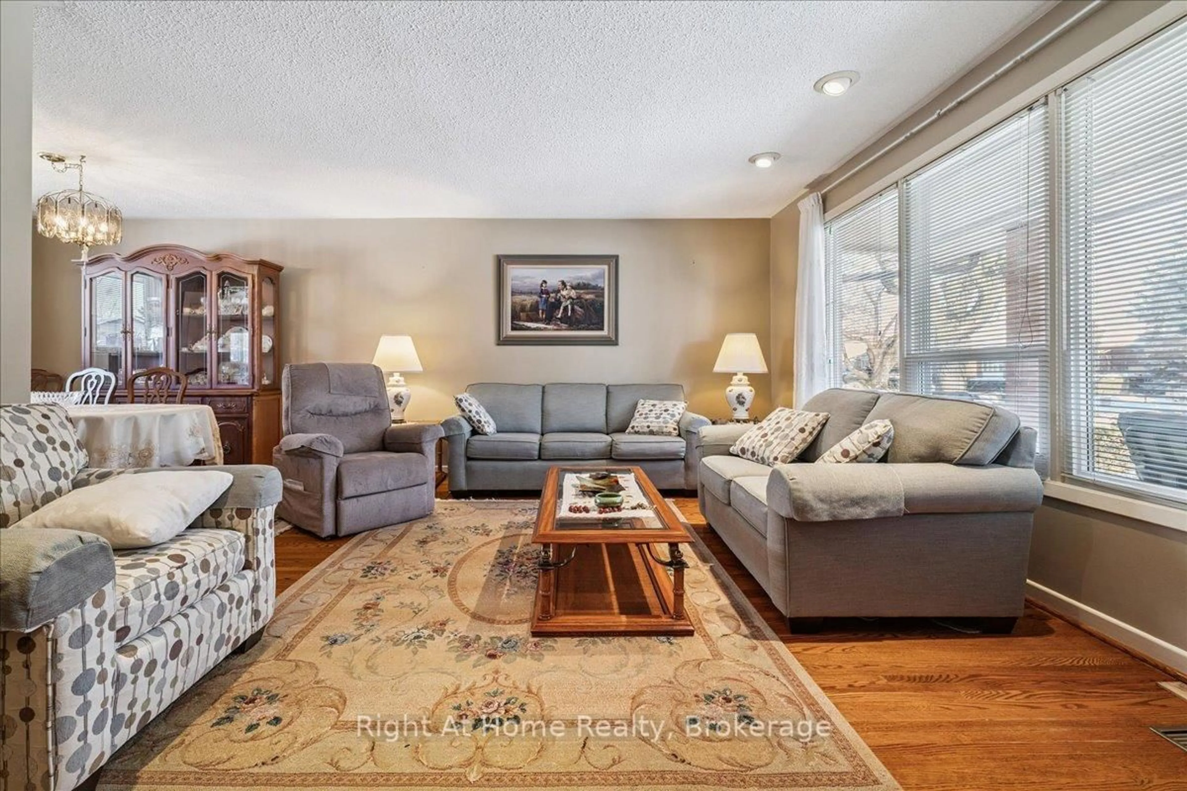 Living room with furniture, unknown for 251 Elmwood Rd, Oakville Ontario L6K 2A9