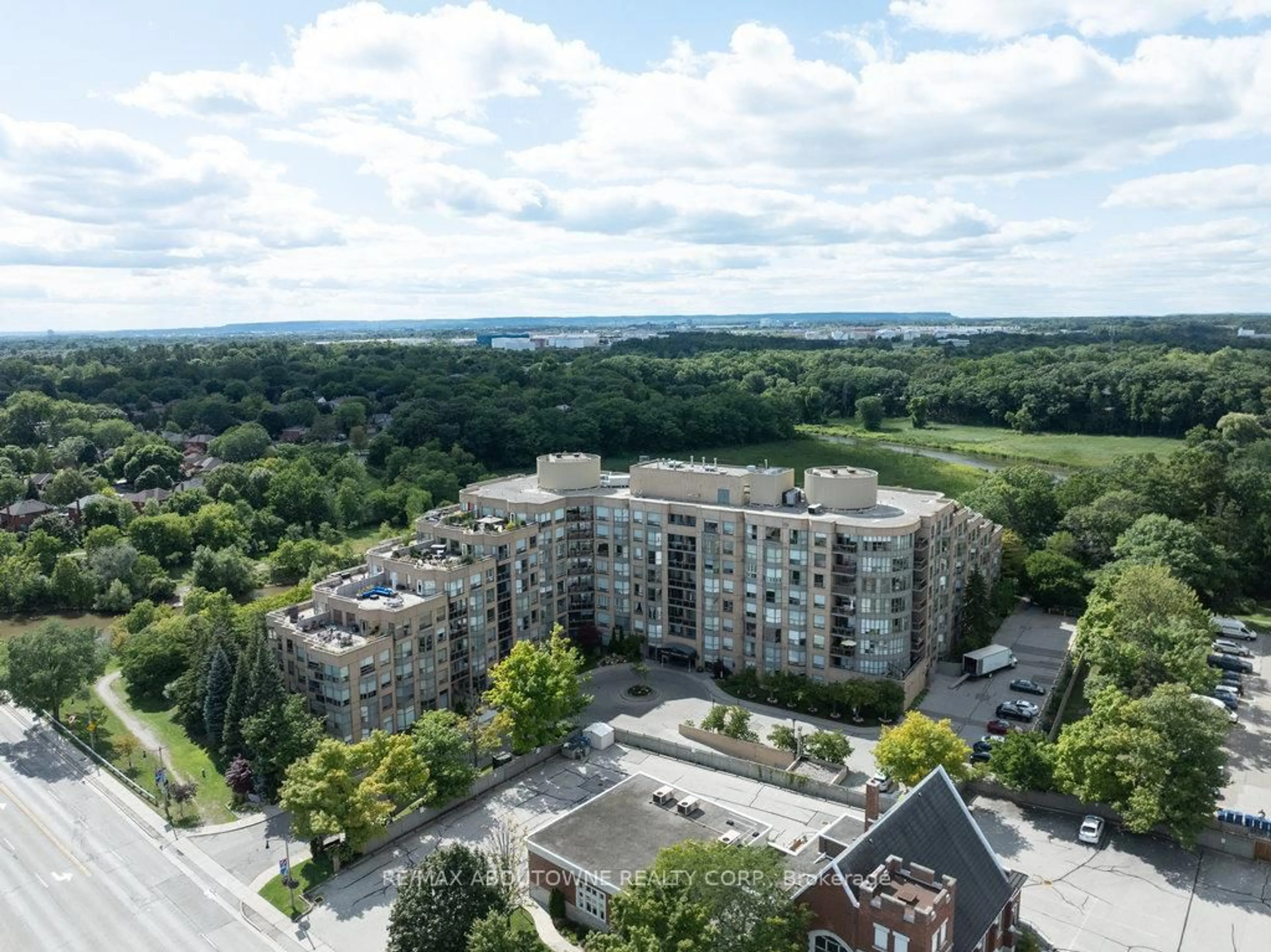 A pic from outside/outdoor area/front of a property/back of a property/a pic from drone, unknown for 2511 Lakeshore Rd #801, Oakville Ontario L6L 6L9