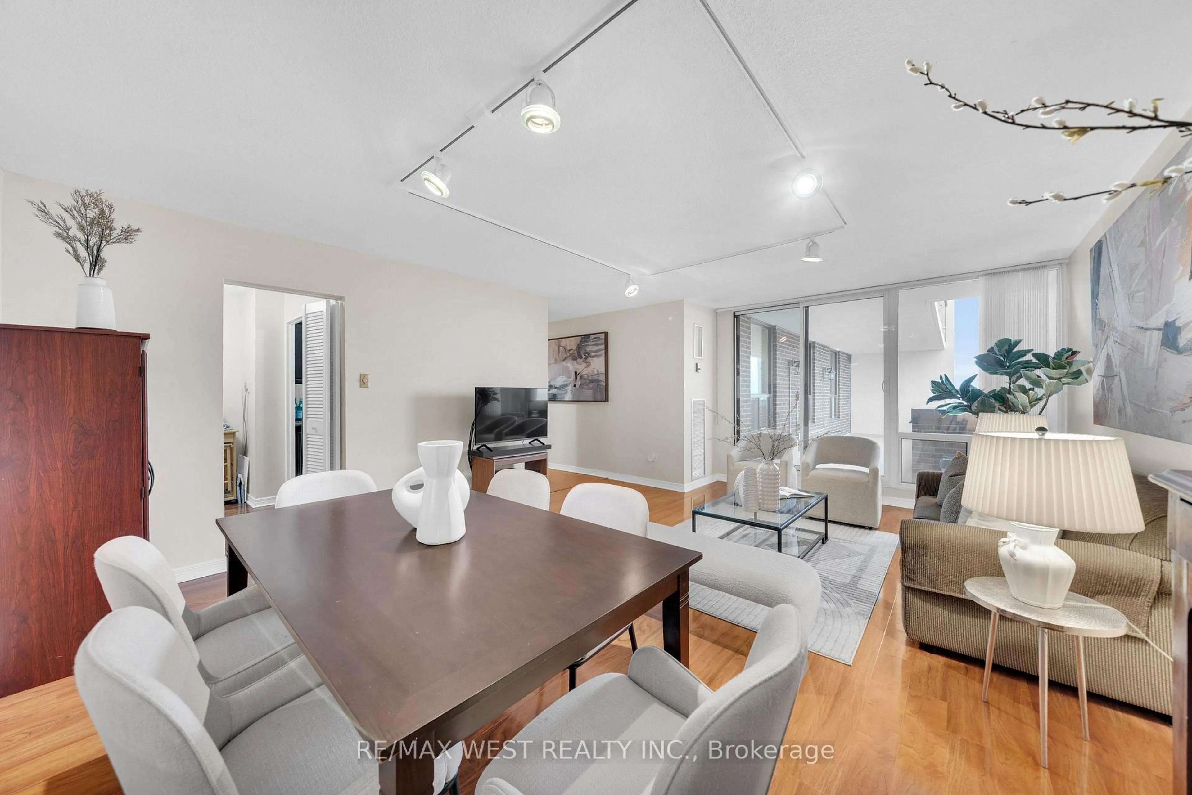 Unknown for 1515 Lakeshore Rd #2005, Mississauga Ontario L5E 3E3