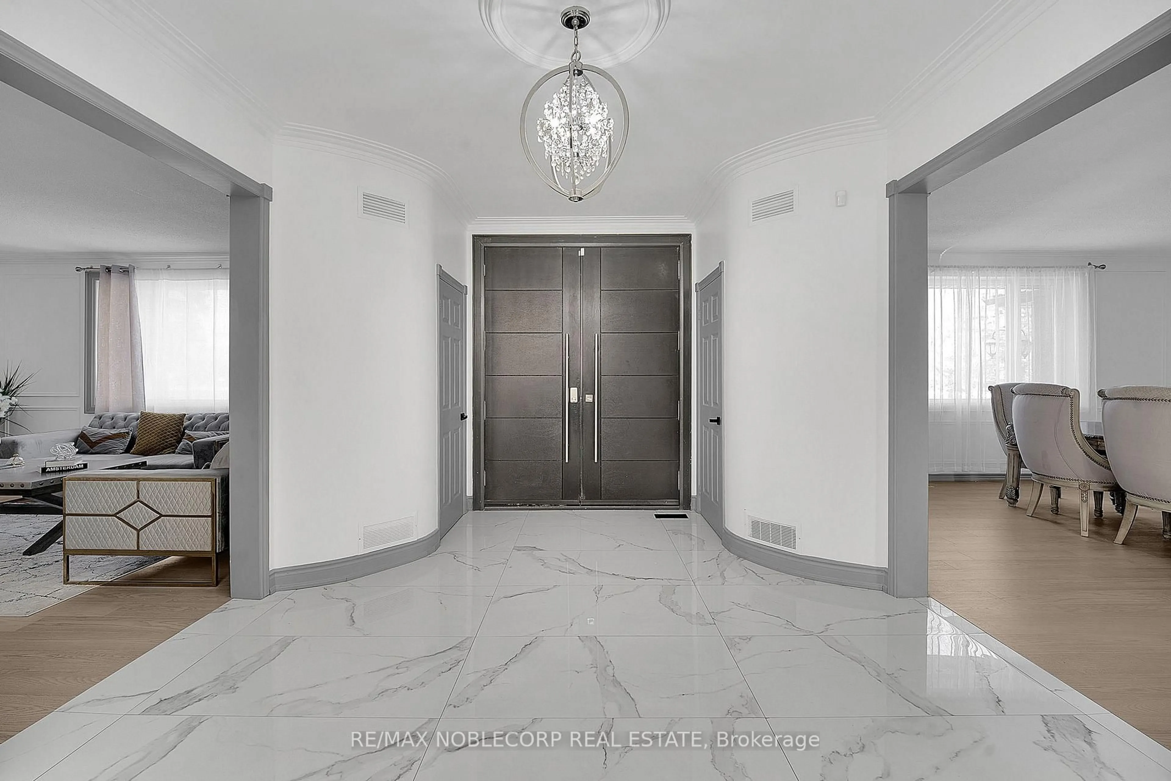 Indoor foyer for 14 Bowman Ave, Brampton Ontario L6P 0X5