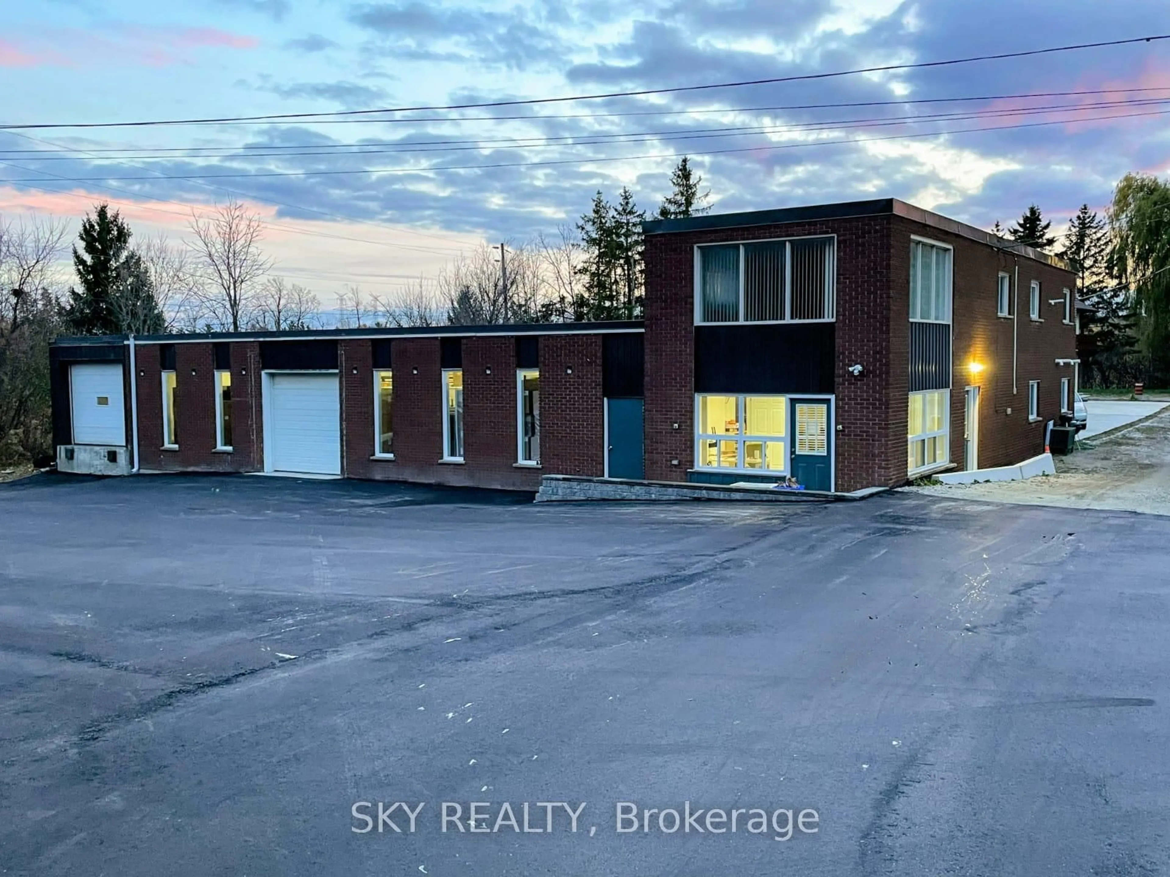 A pic from outside/outdoor area/front of a property/back of a property/a pic from drone, building for 12478 5th (fifth) Line, Halton Hills Ontario L0P 1H0