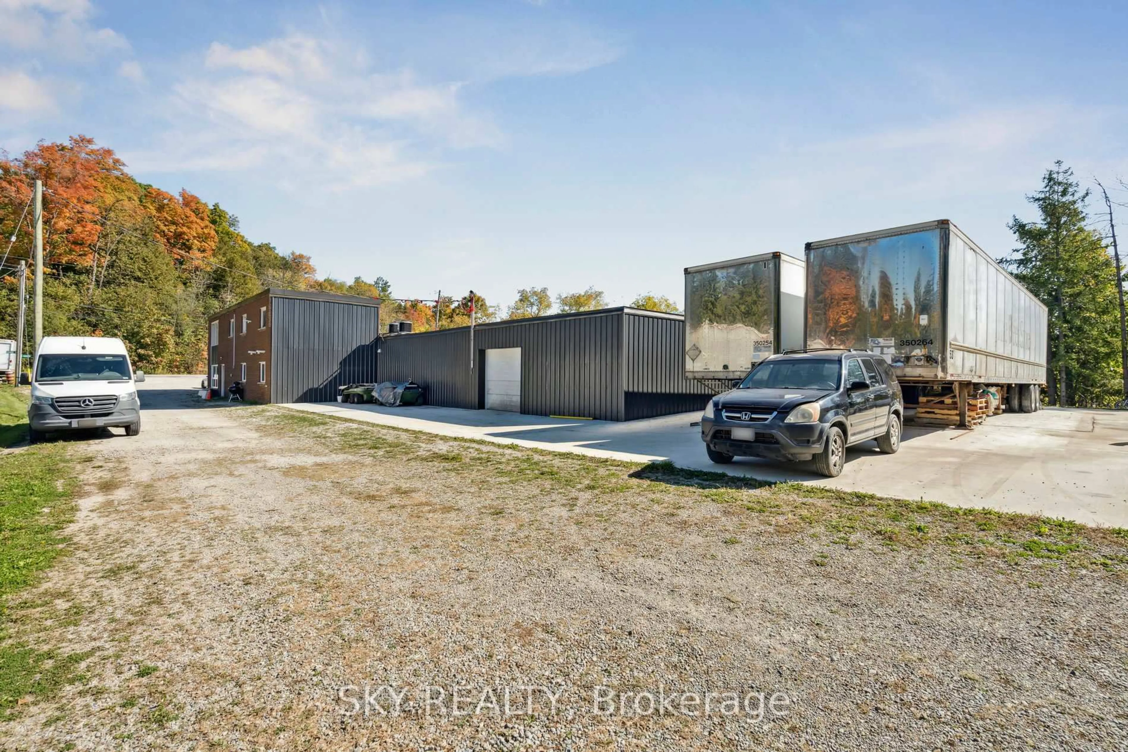 A pic from outside/outdoor area/front of a property/back of a property/a pic from drone, street for 12478 5th (fifth) Line, Halton Hills Ontario L0P 1H0