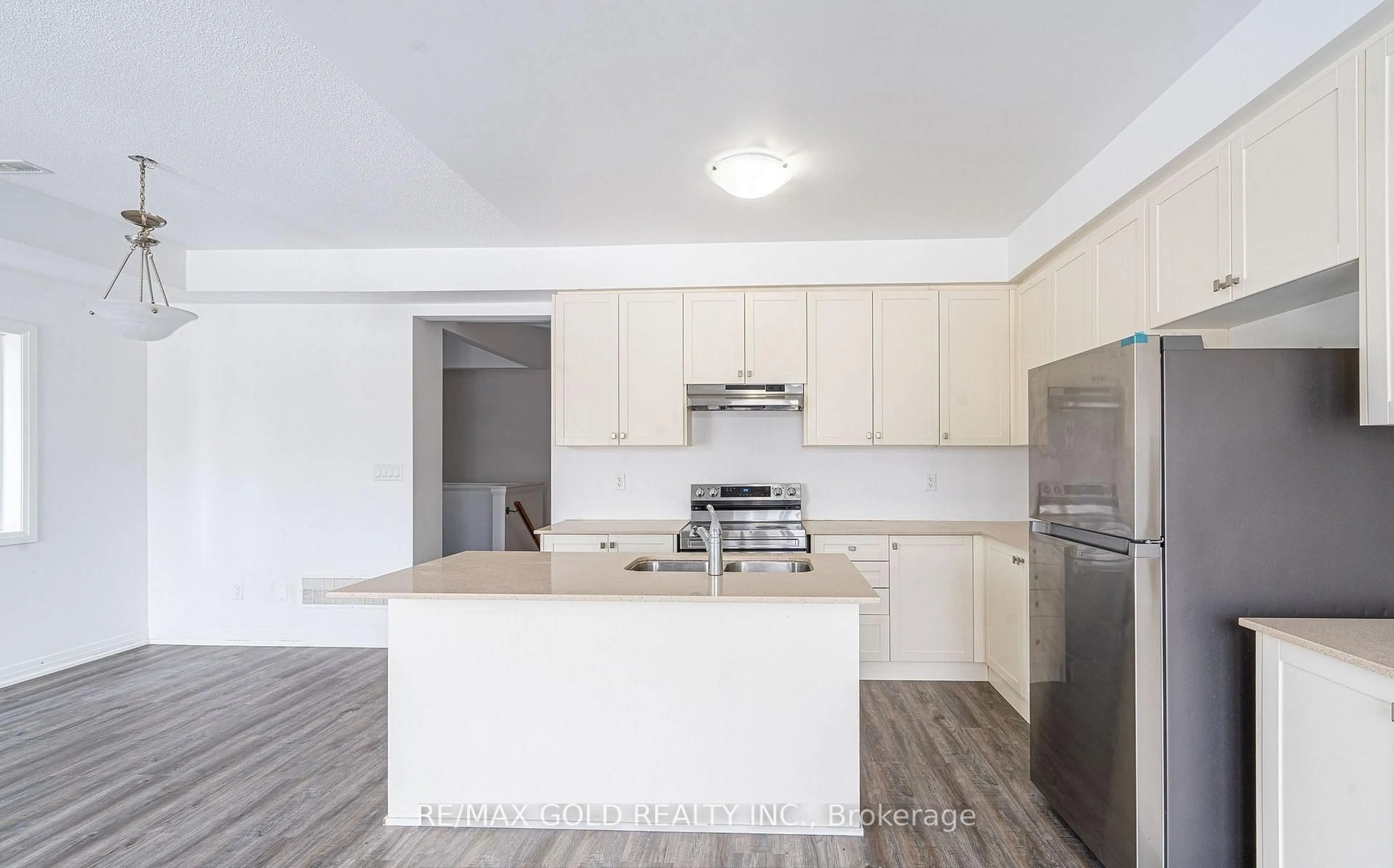 Open concept kitchen, unknown for 18 Haydrop Rd, Brampton Ontario L6P 4P3