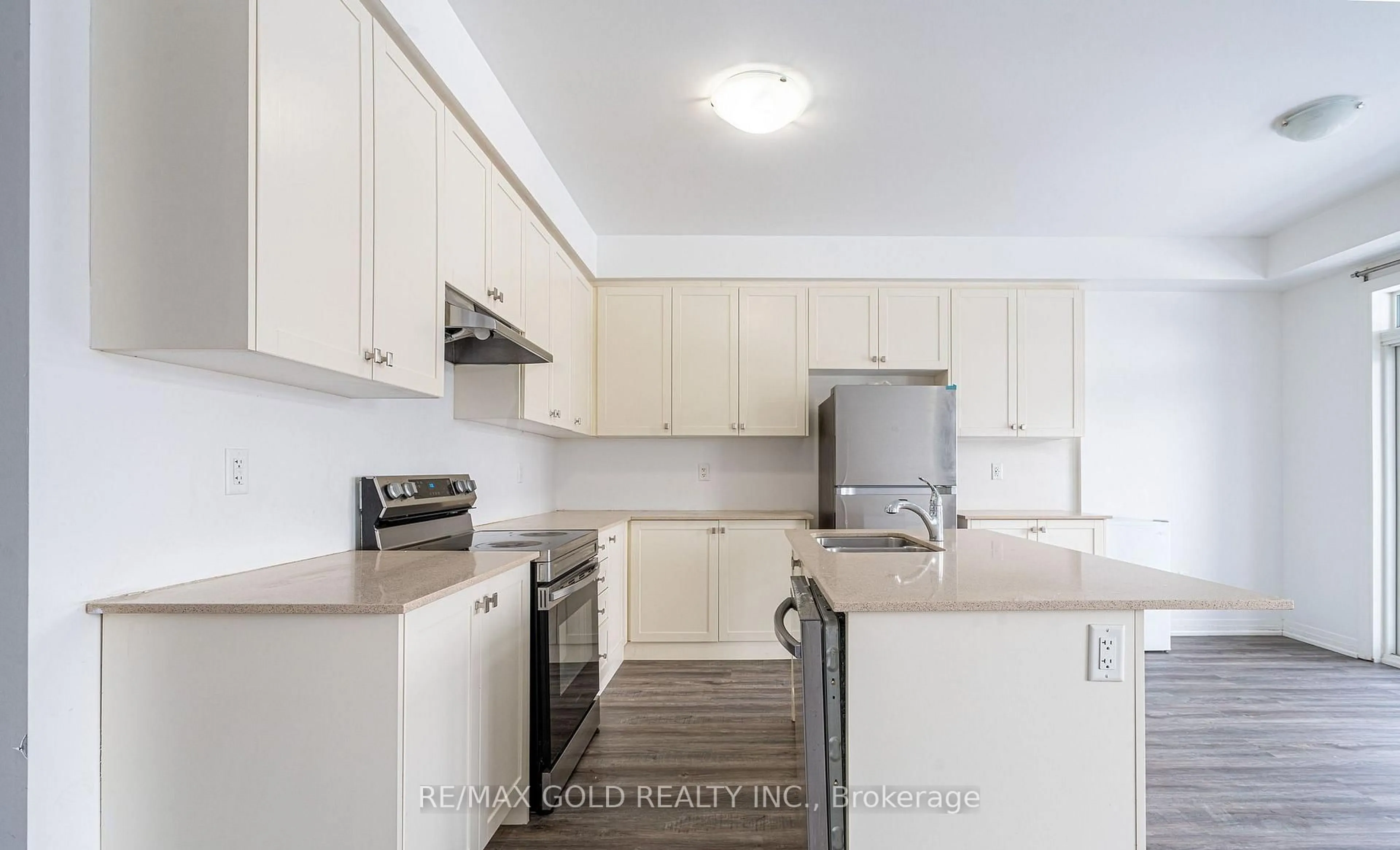 Standard kitchen, unknown for 18 Haydrop Rd, Brampton Ontario L6P 4P3