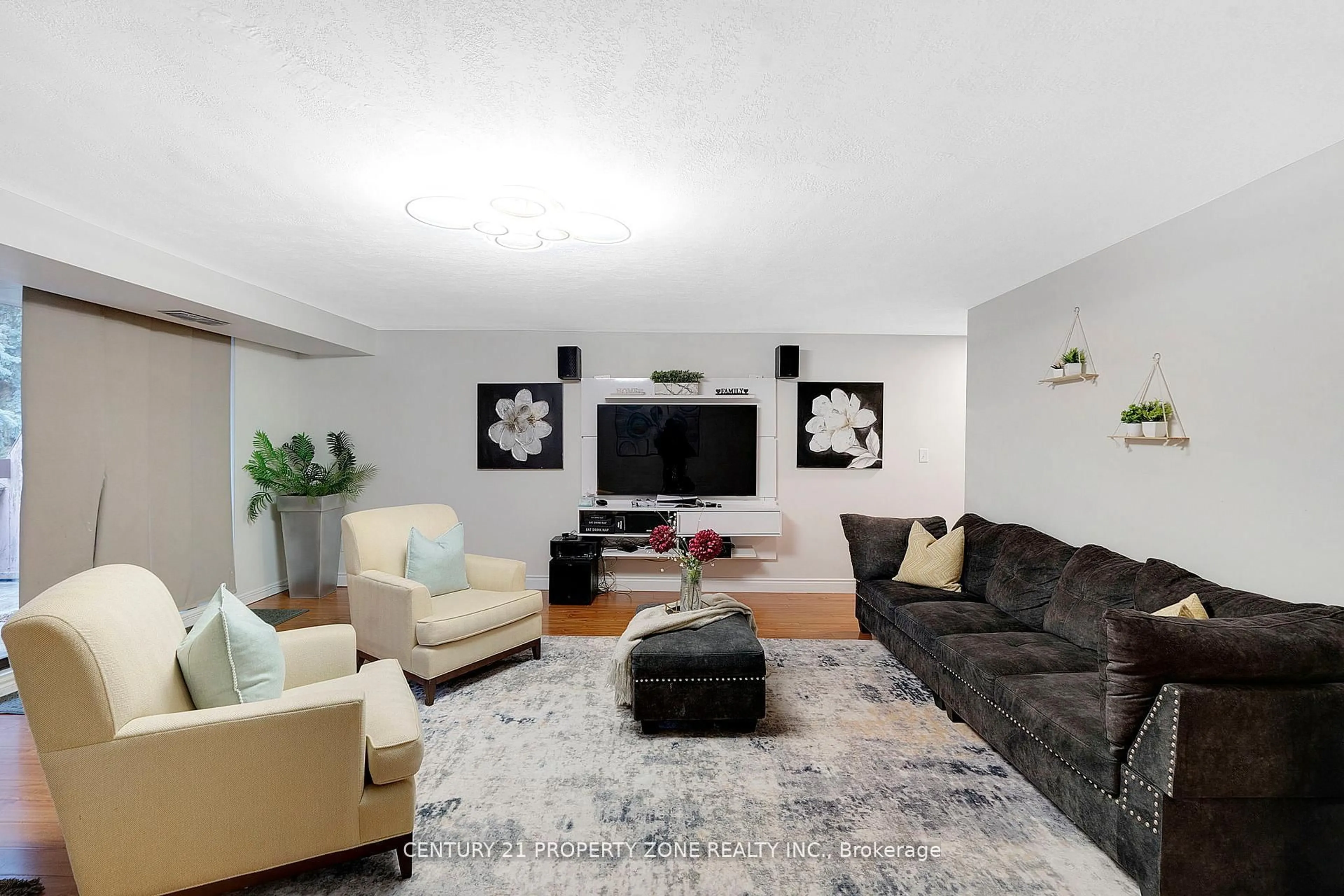 Living room with furniture, unknown for 1250 Mississauga Valley Blvd #152, Mississauga Ontario L5A 3R6