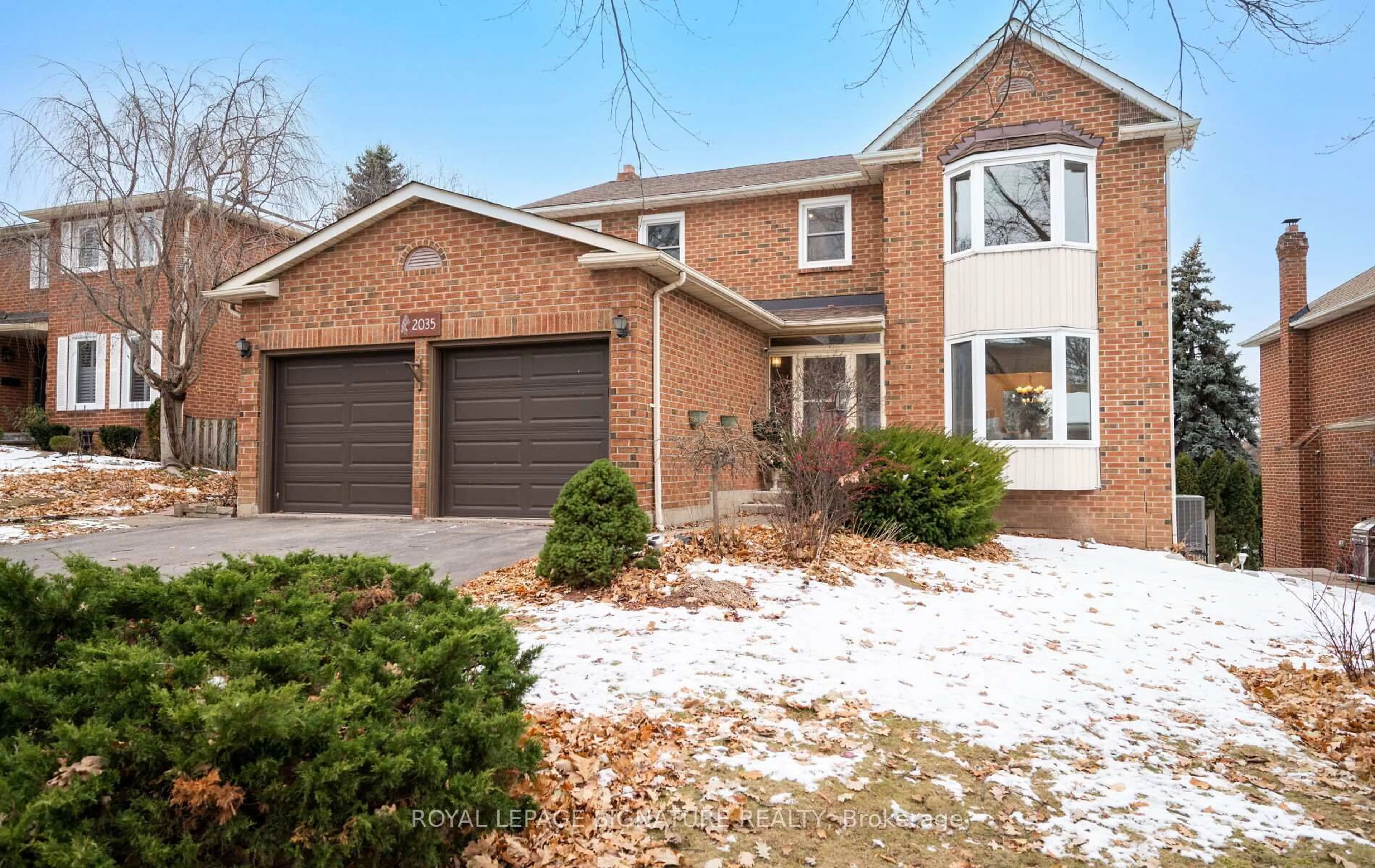 Home with brick exterior material, street for 2035 Folkway Dr, Mississauga Ontario L5L 3G3