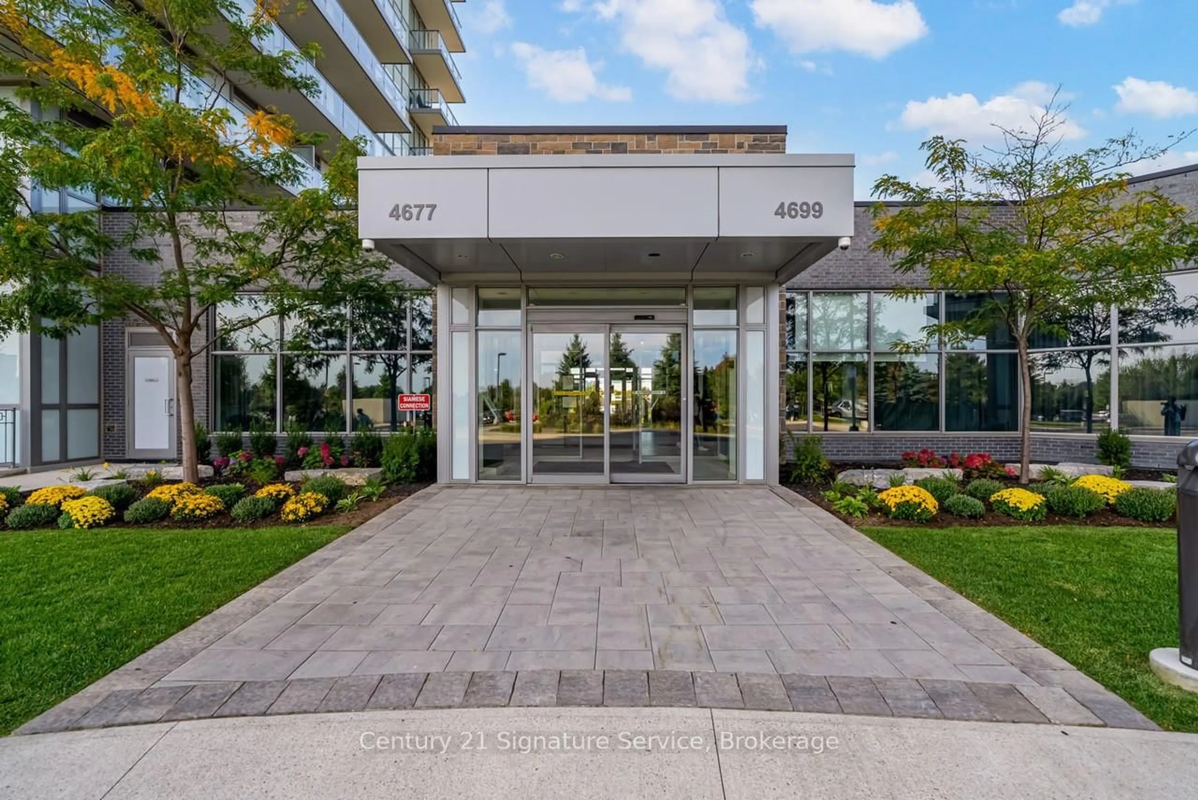 Indoor foyer for 4677 Glen Erin Dr #304, Mississauga Ontario L5M 2E5