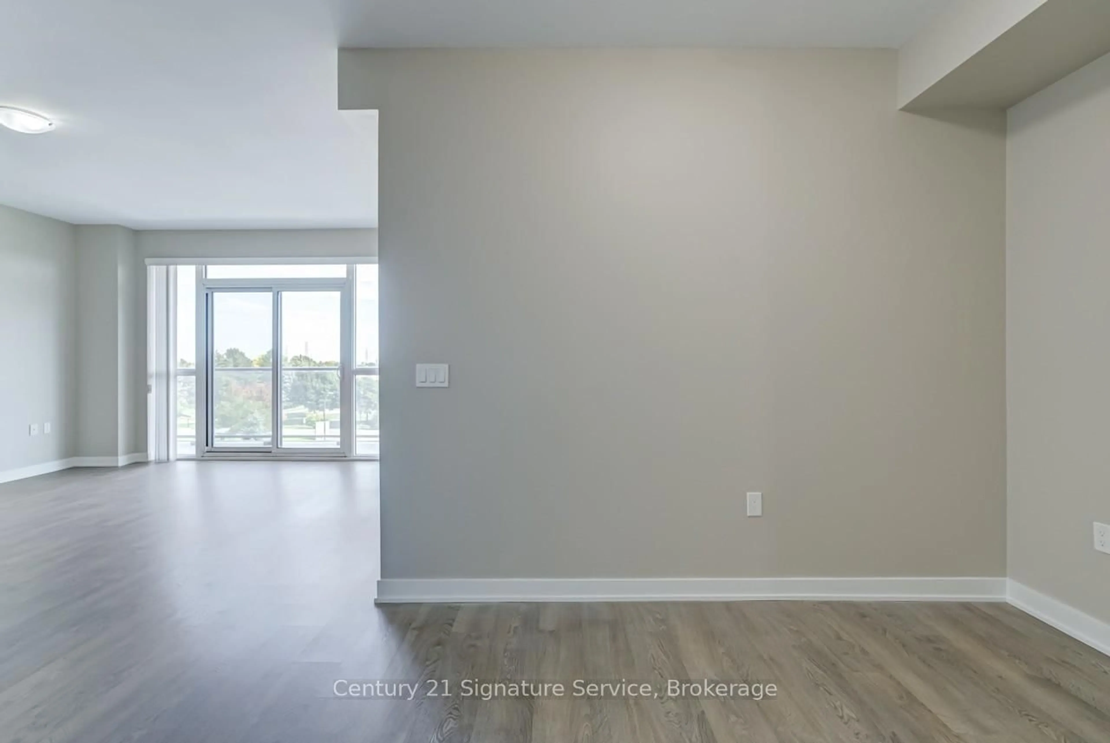 A pic of a room for 4677 Glen Erin Dr #304, Mississauga Ontario L5M 2E5