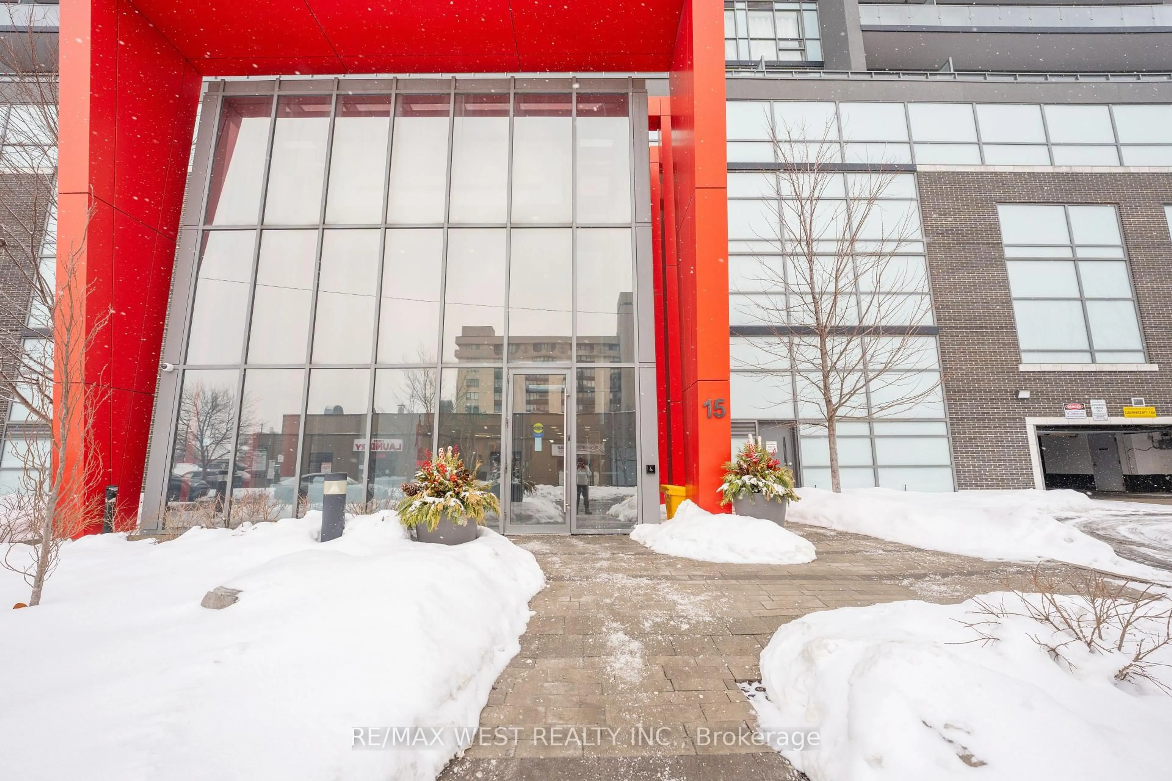 Indoor foyer for 15 James Finlay Way #625, Toronto Ontario M3M 0B3