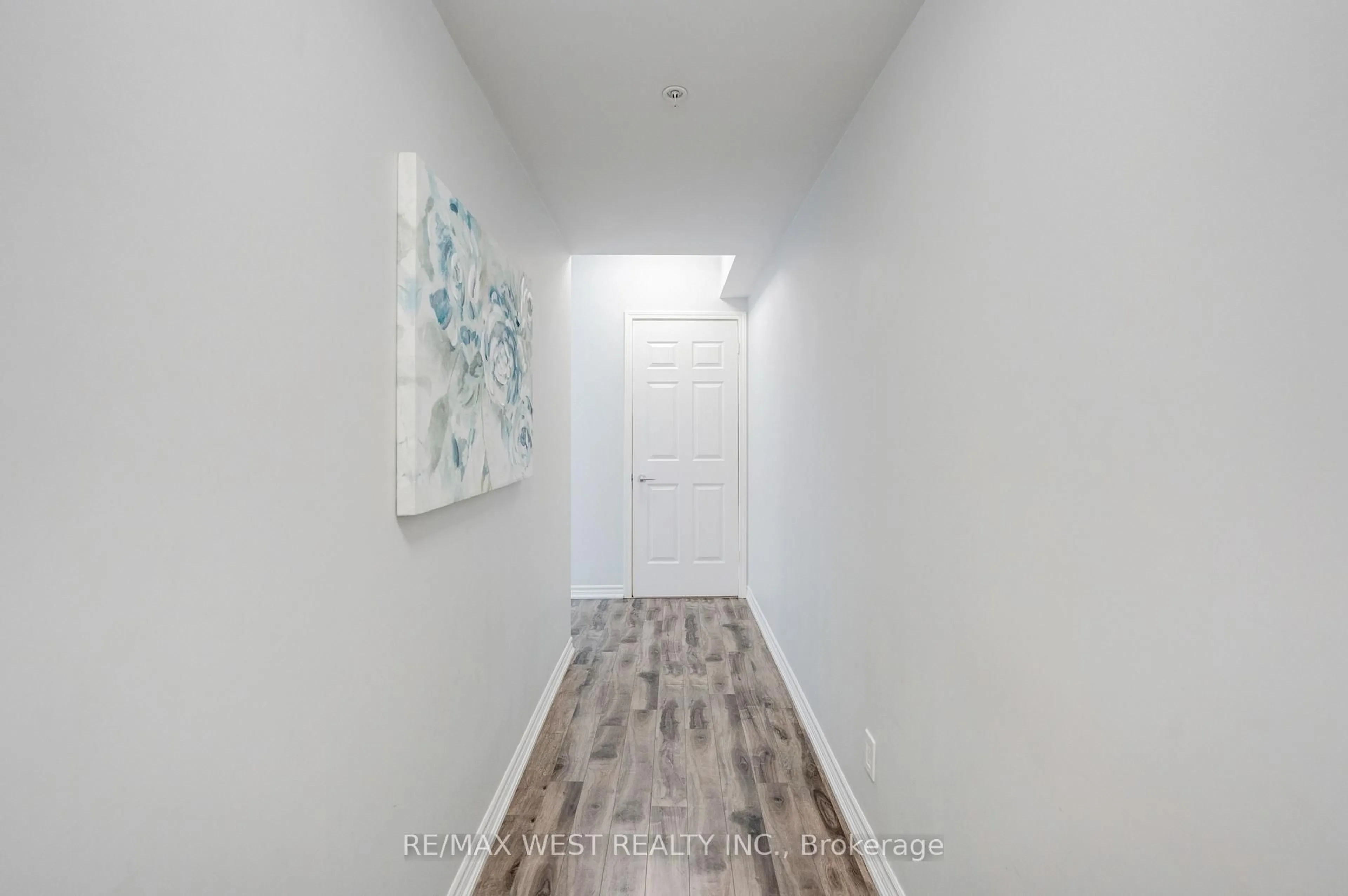 Indoor entryway for 15 James Finlay Way #625, Toronto Ontario M3M 0B3