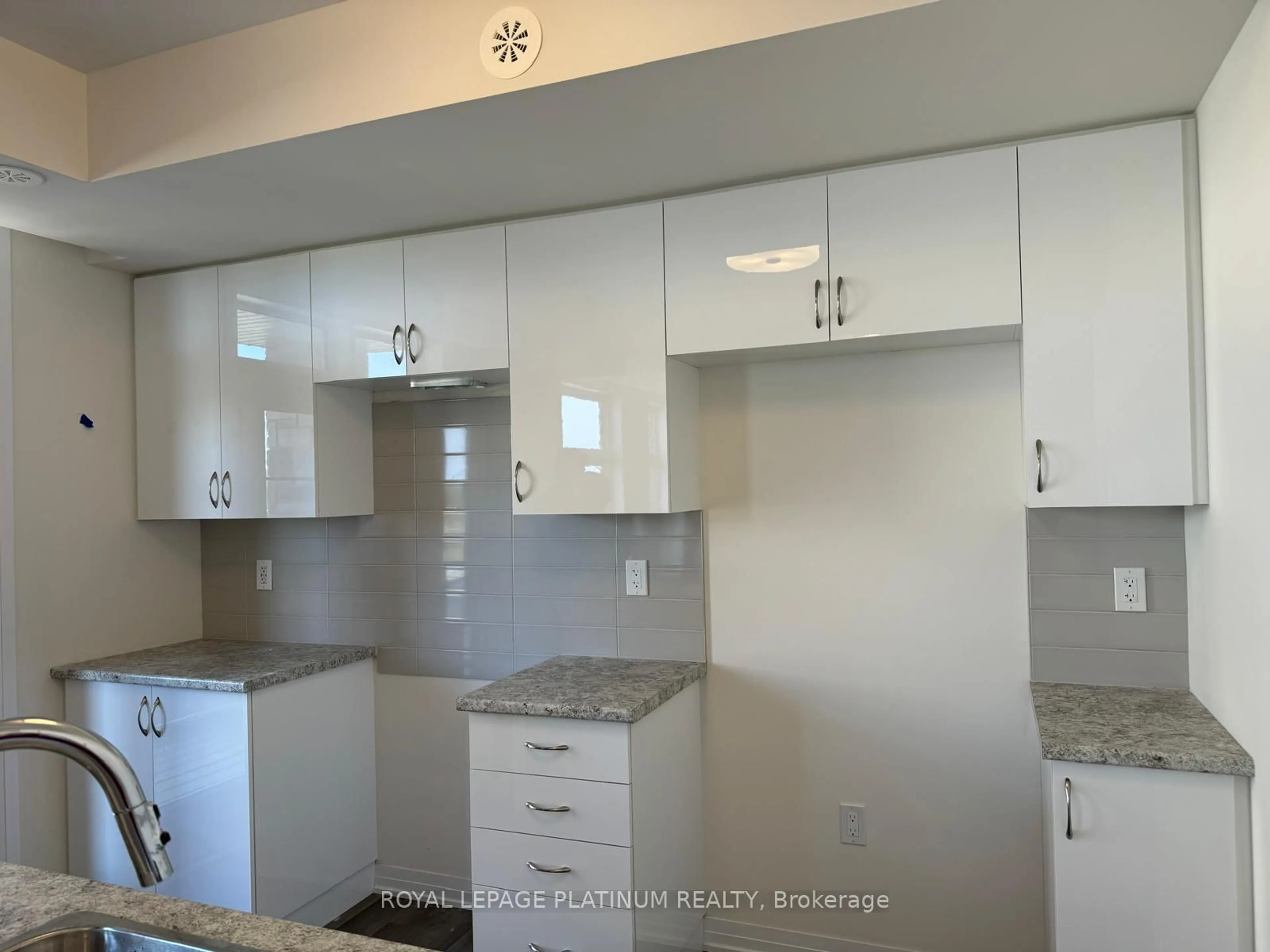 Standard kitchen, ceramic/tile floor for 15 Fieldridge Cres #3, Brampton Ontario L6R 0A7