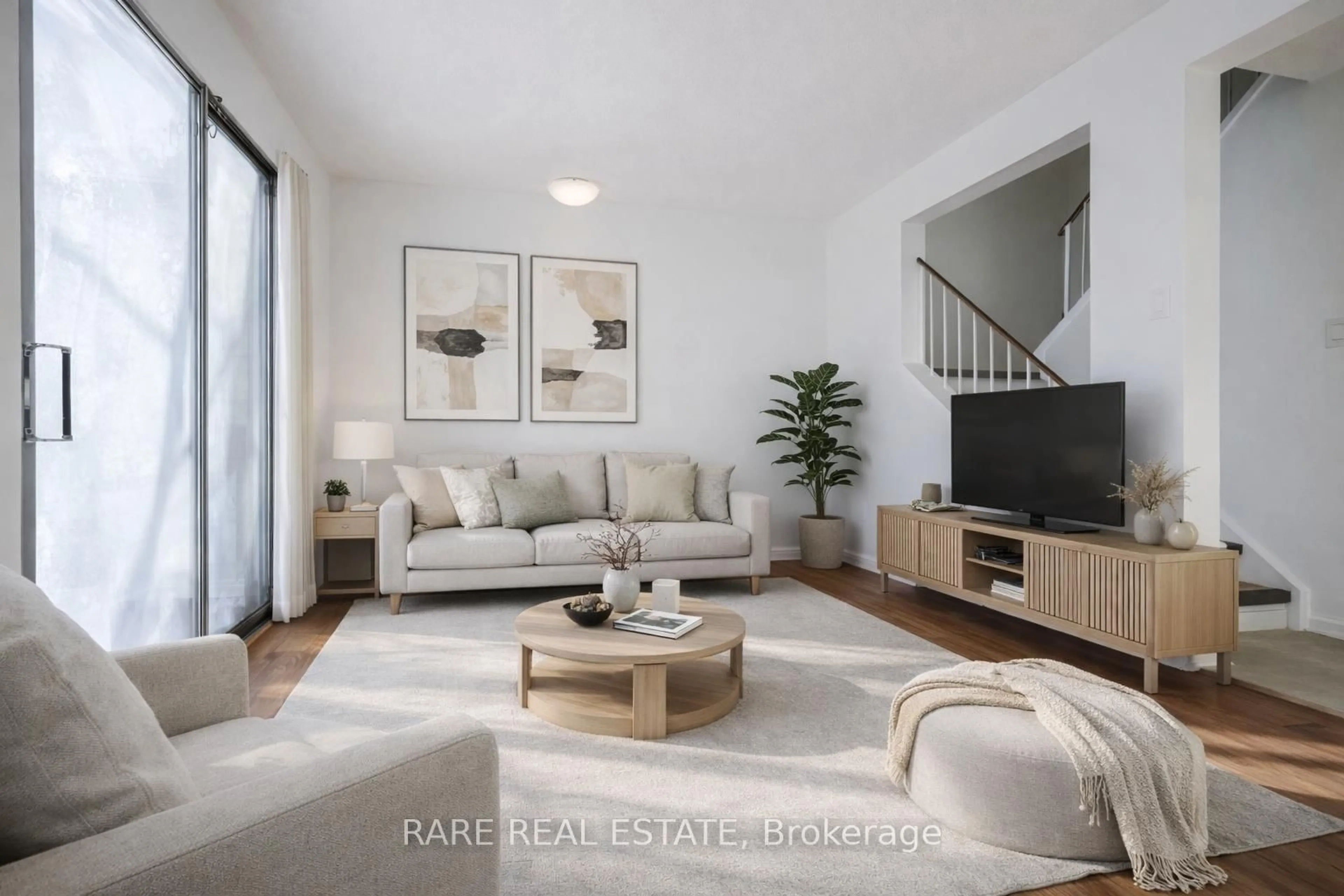 Living room with furniture, unknown for 2 Greenhills Sq, Brampton Ontario L6S 2J4