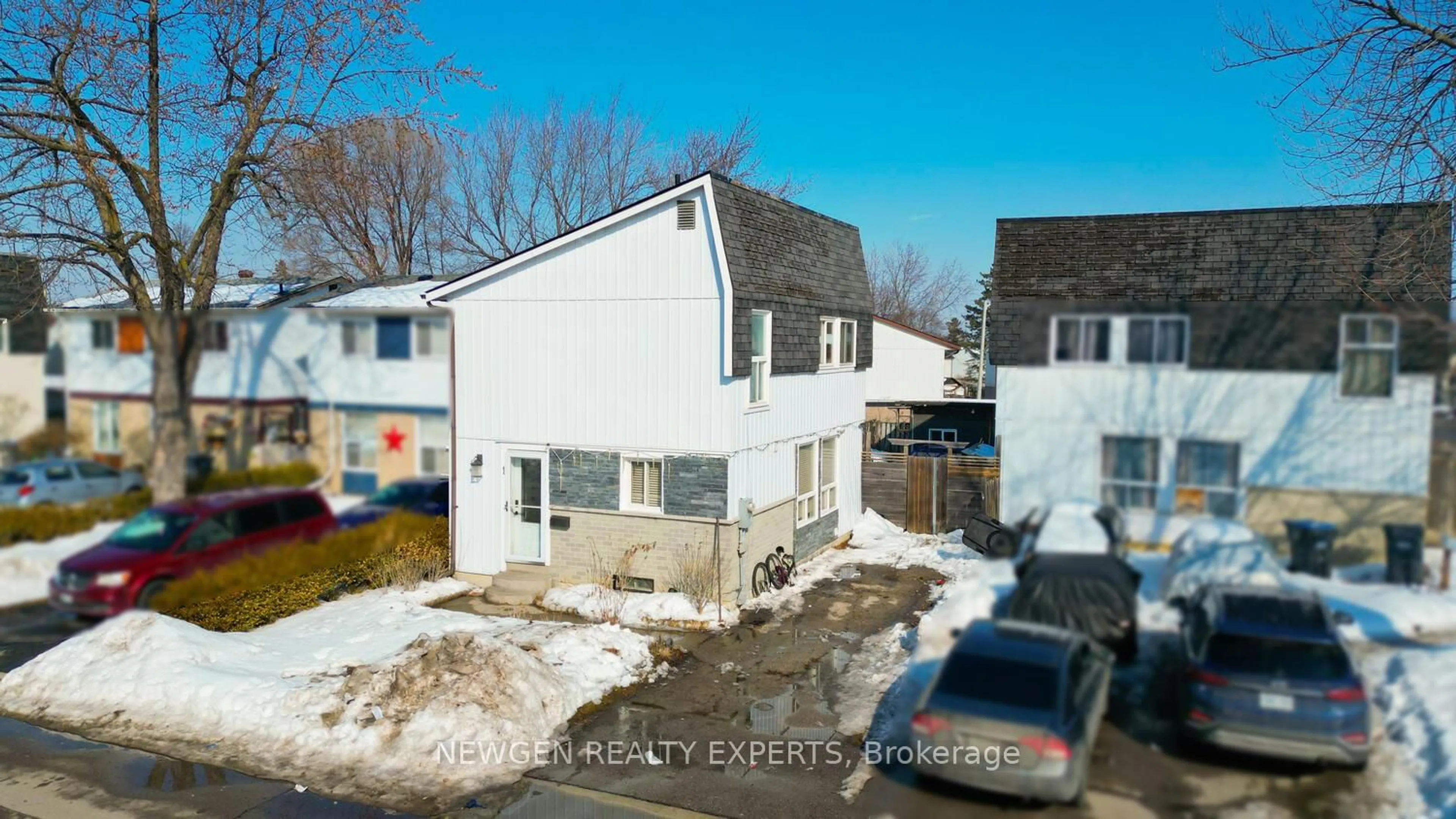 A pic from outside/outdoor area/front of a property/back of a property/a pic from drone, street for 1 Jacobs Sq, Brampton Ontario L6S 2M4