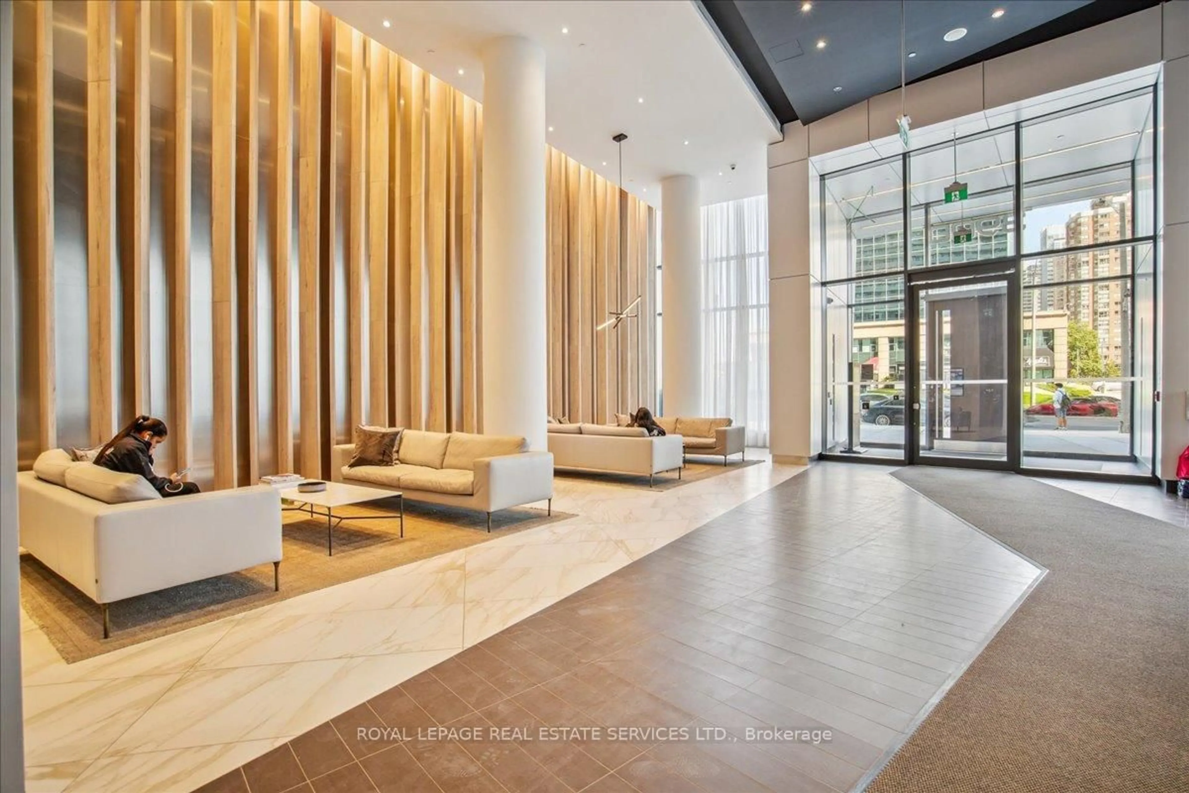 Lobby for 3900 Confederation Pkwy #4301, Mississauga Ontario L5B 0M3