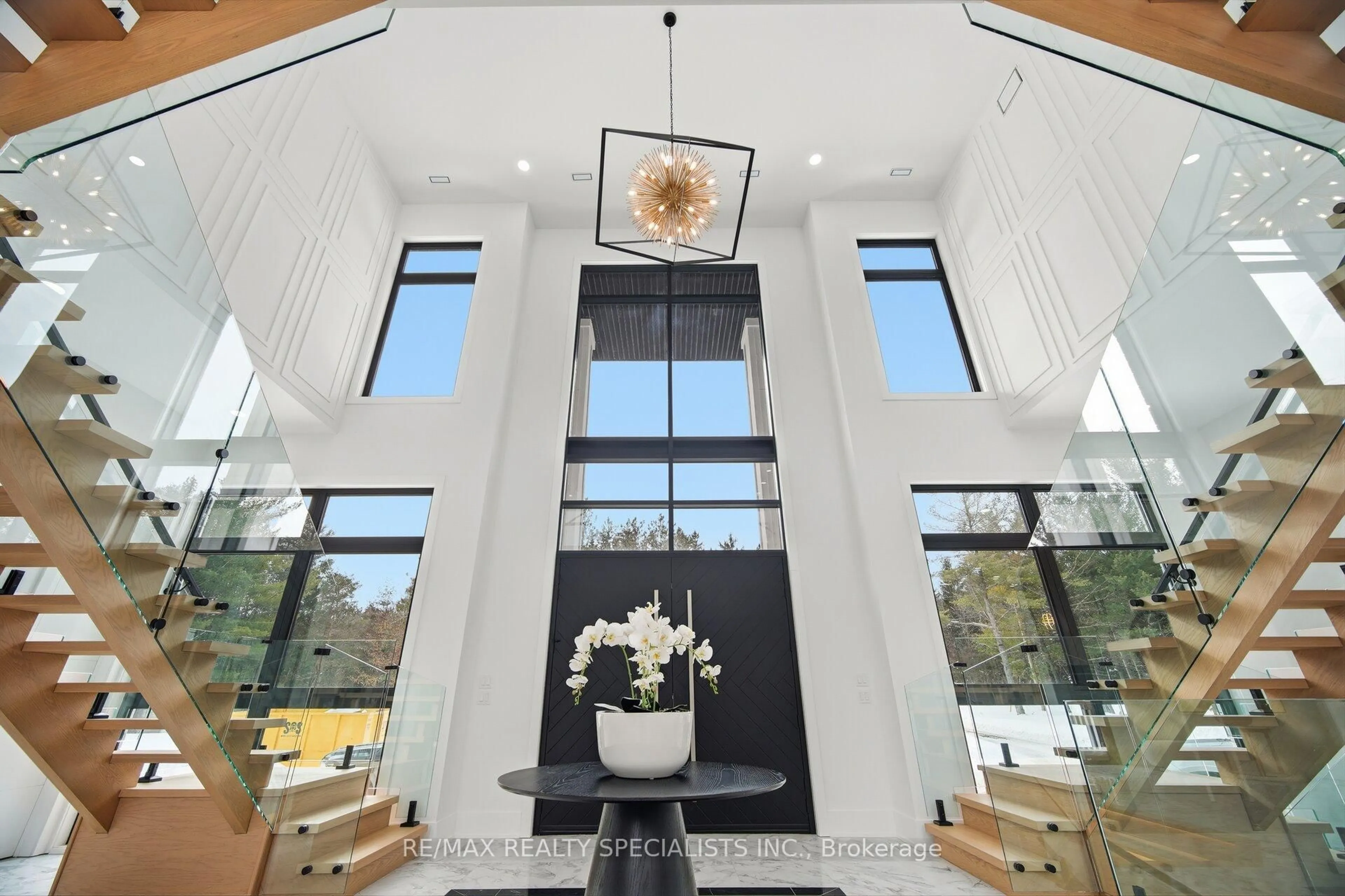 Indoor foyer for 18785 The Gore Rd, Caledon Ontario L7E 0X9