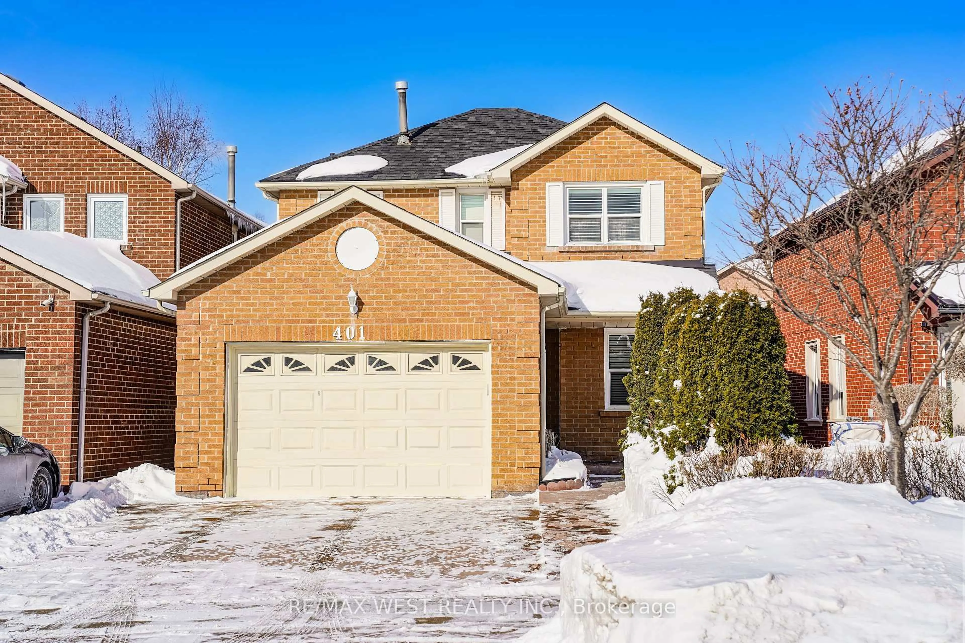 Home with brick exterior material, street for 401 Laurentian Ave, Mississauga Ontario L4Z 2J4
