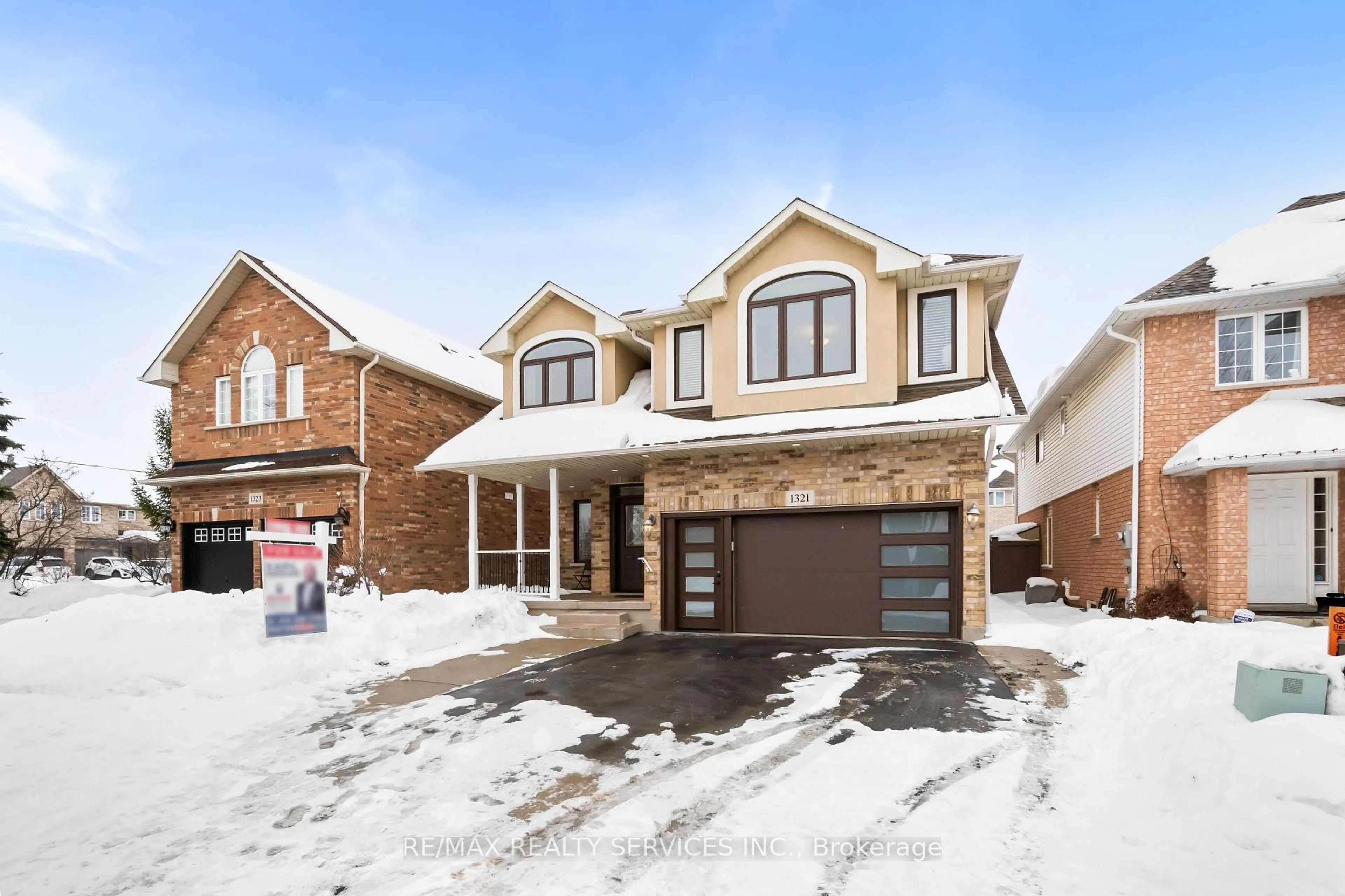 Home with brick exterior material, street for 1321 Inglehart Dr, Burlington Ontario L7M 4Z3