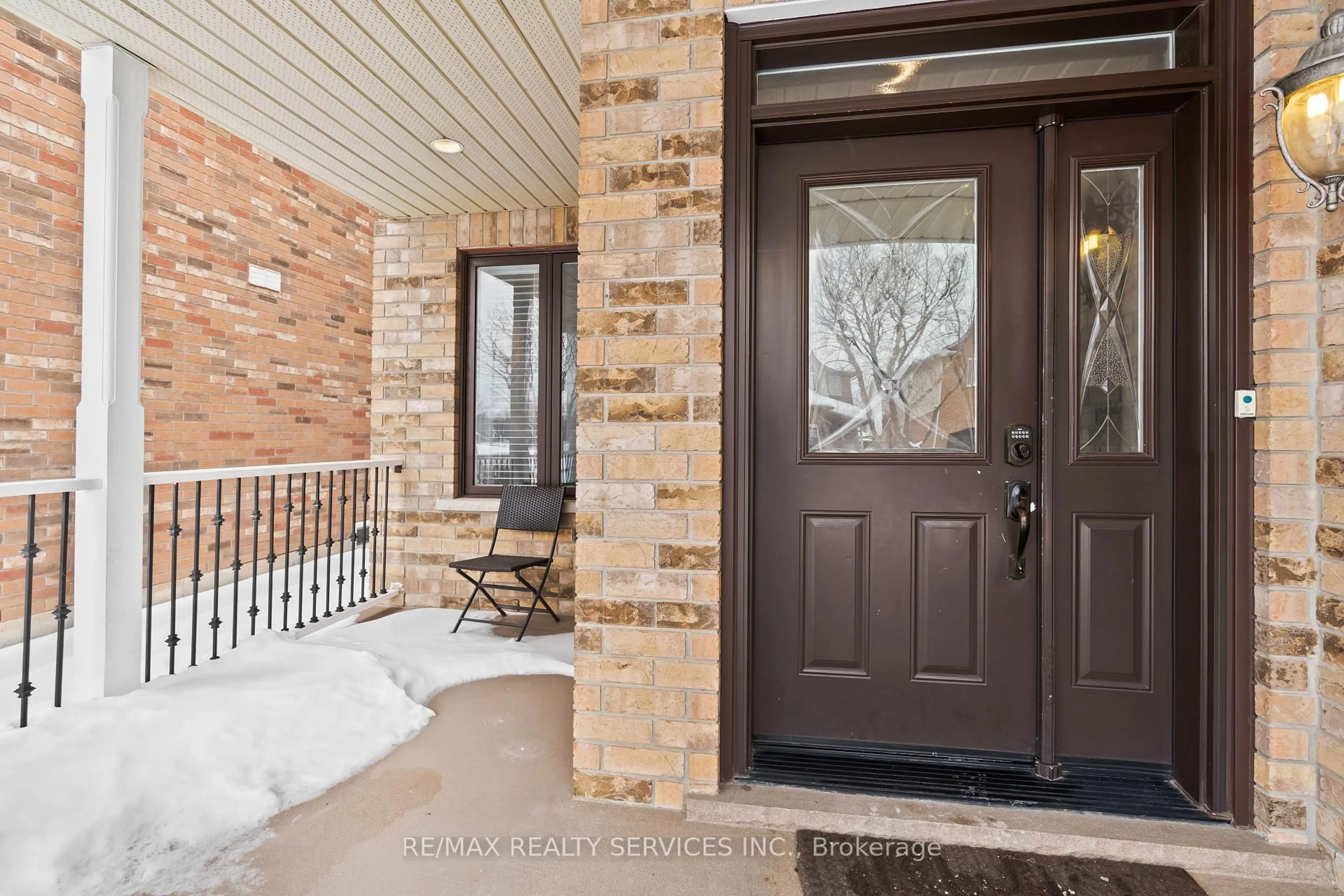 Indoor entryway for 1321 Inglehart Dr, Burlington Ontario L7M 4Z3