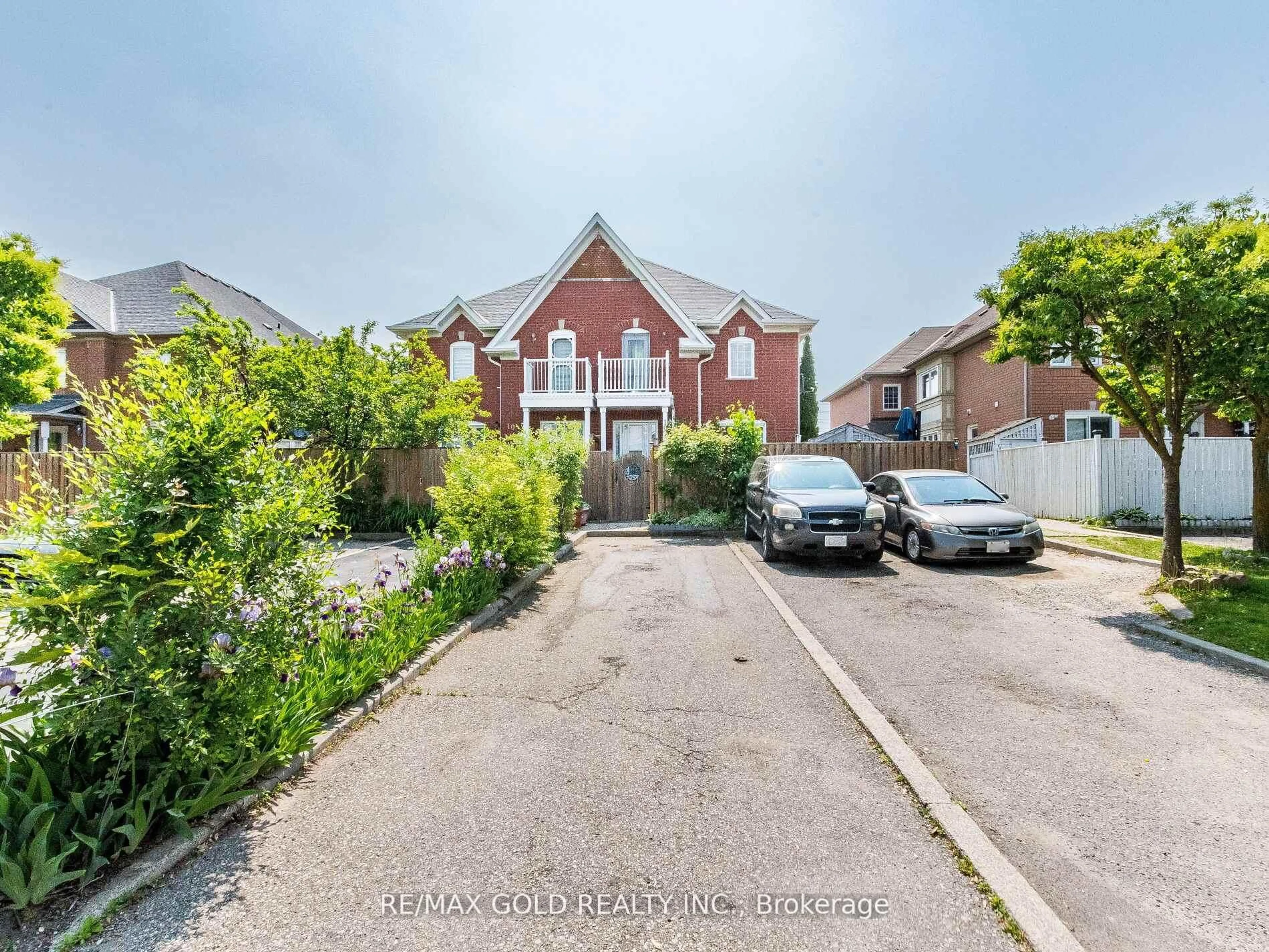 A pic from outside/outdoor area/front of a property/back of a property/a pic from drone, street for 107 Clover Bloom Rd, Brampton Ontario L6R 1S6
