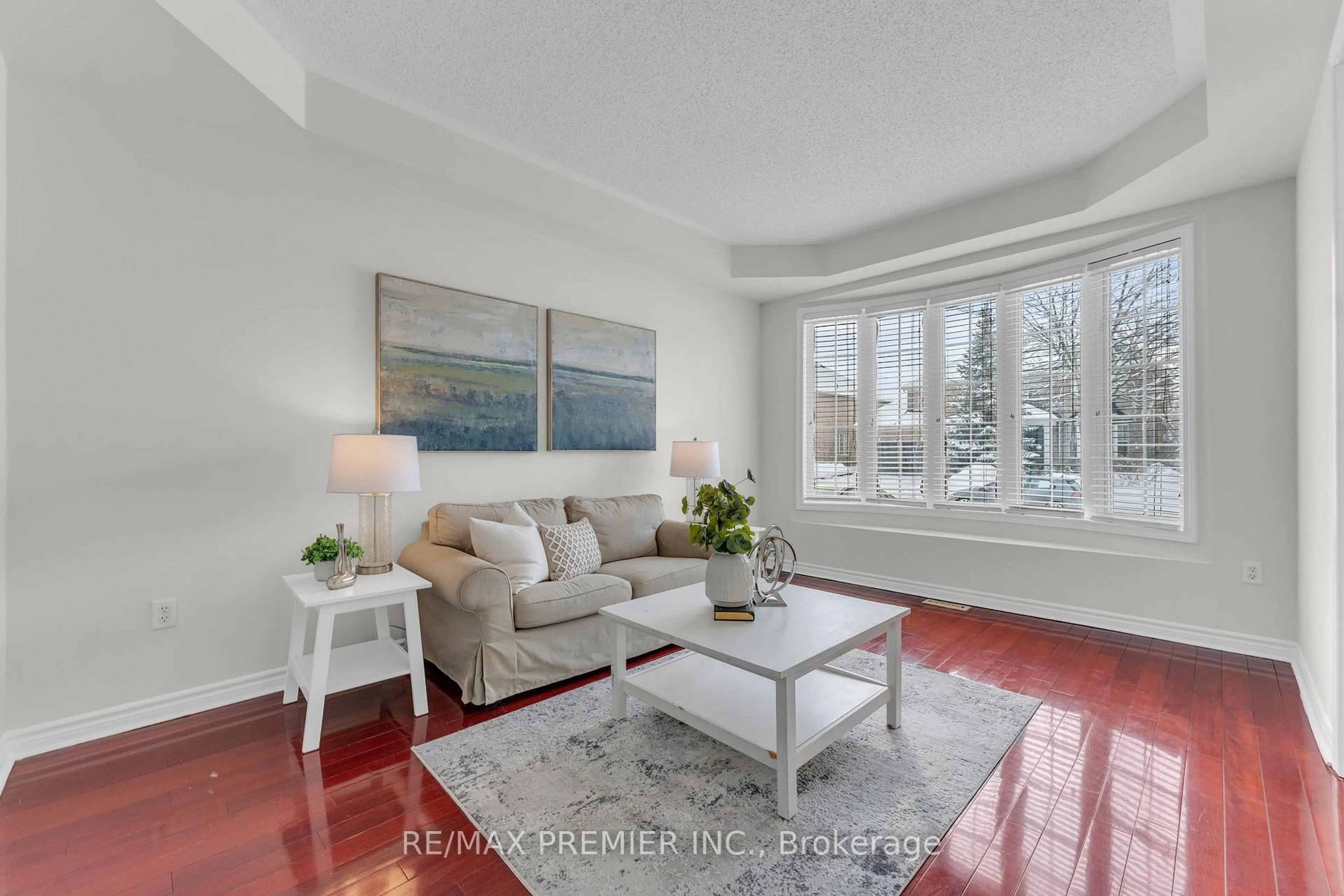 Living room with furniture, unknown for 10 Pali Dr, Brampton Ontario L6P 1G3