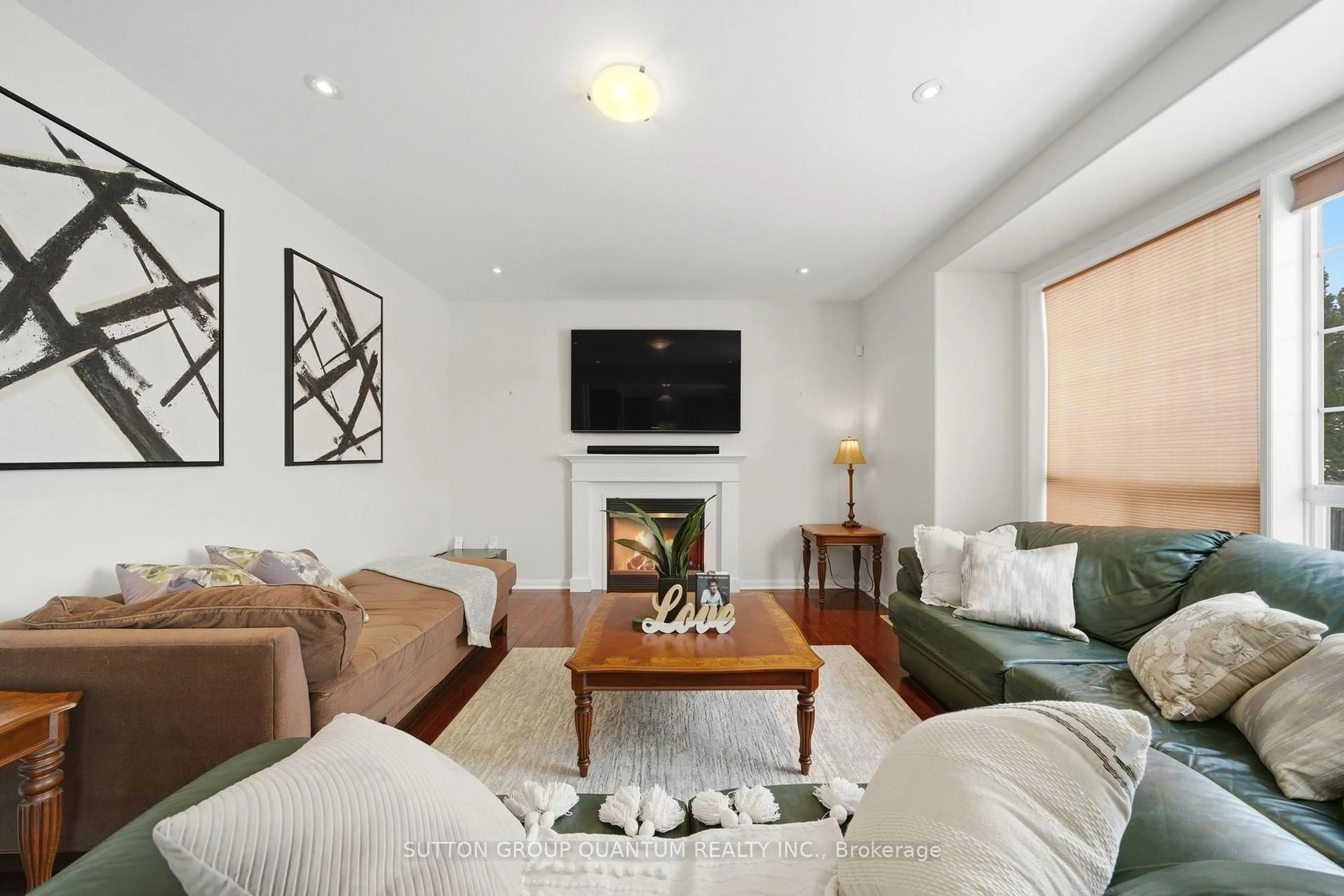 Living room with furniture, unknown for 866 Cousens Terr, Milton Ontario L9T 0E3