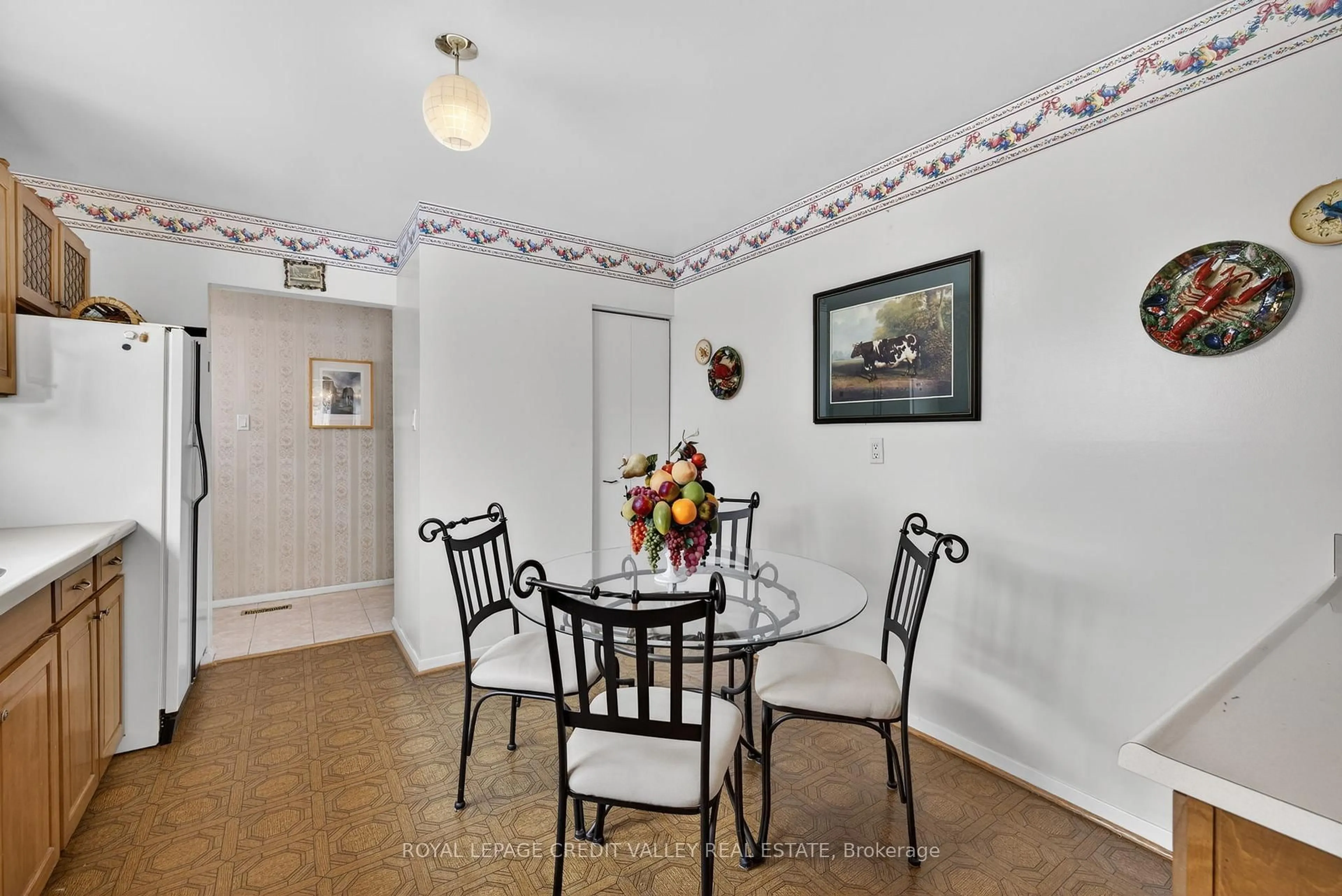 Dining room, unknown for 2305 Delkus Cres, Mississauga Ontario L5A 1K8