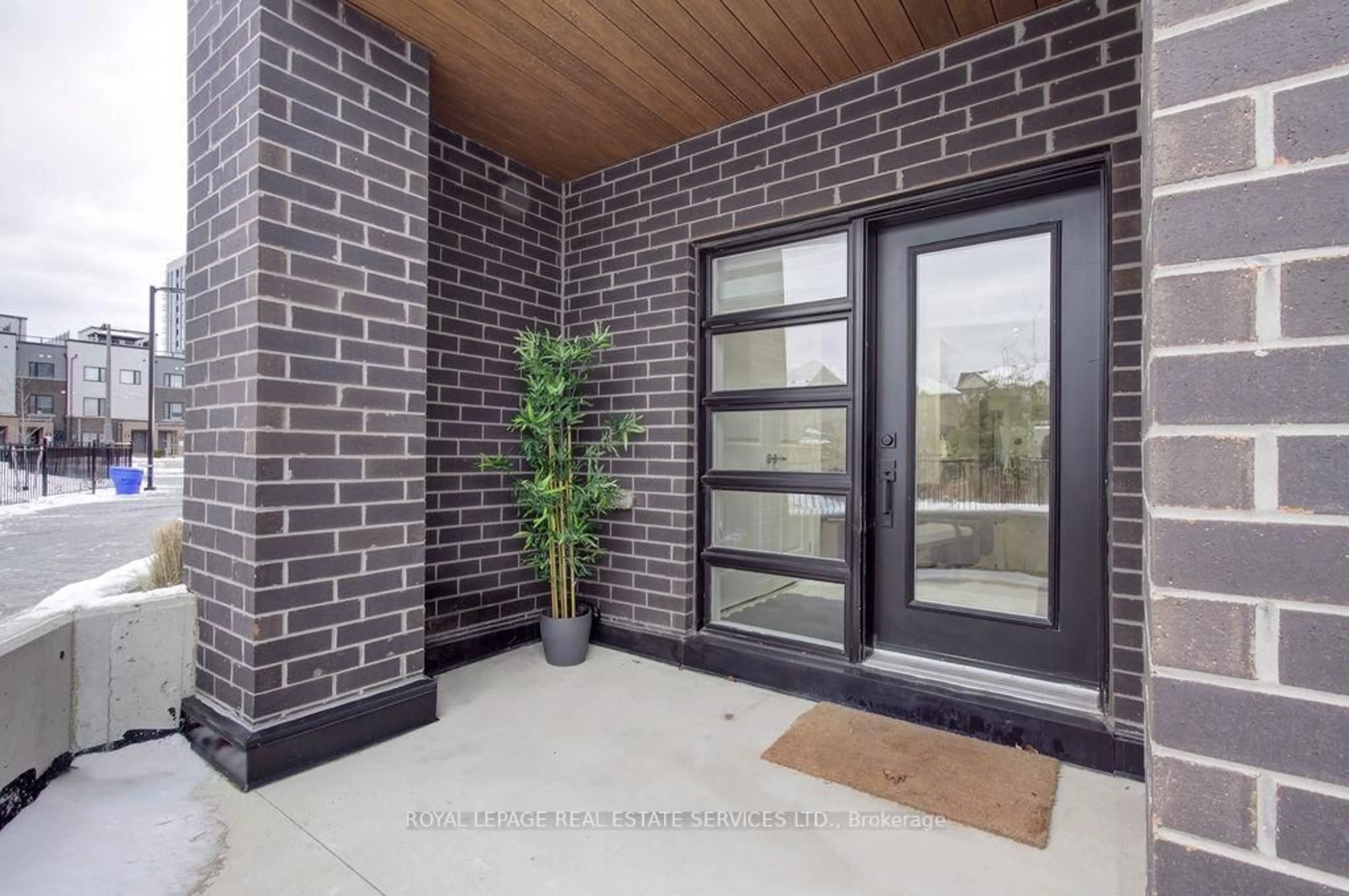 Indoor entryway for 349 Wheat Boom Dr #123, Oakville Ontario L6H 7X5